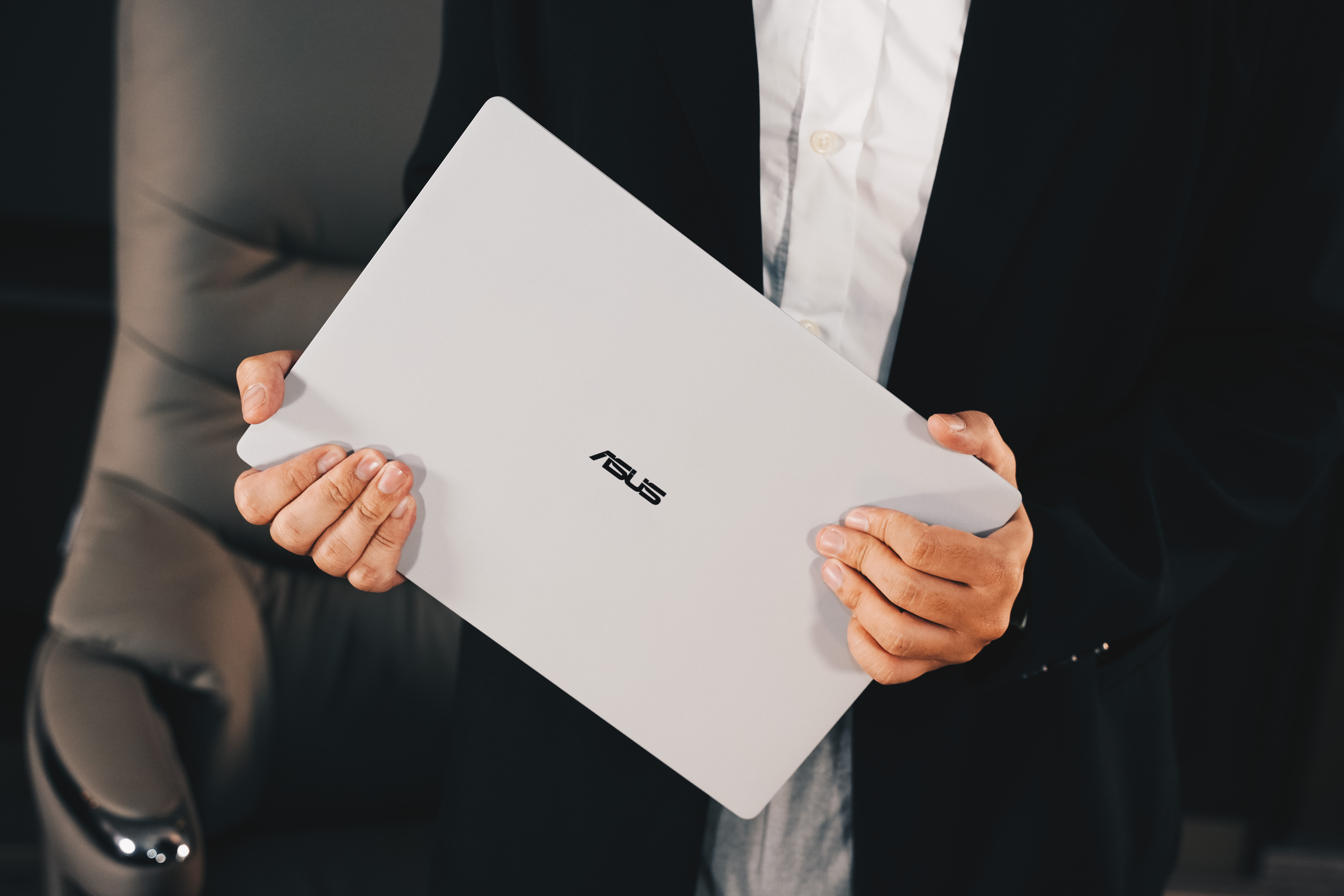 Chuẩn mực laptop doanh nghiệp cao cấp: ASUS ExpertBook Ultra