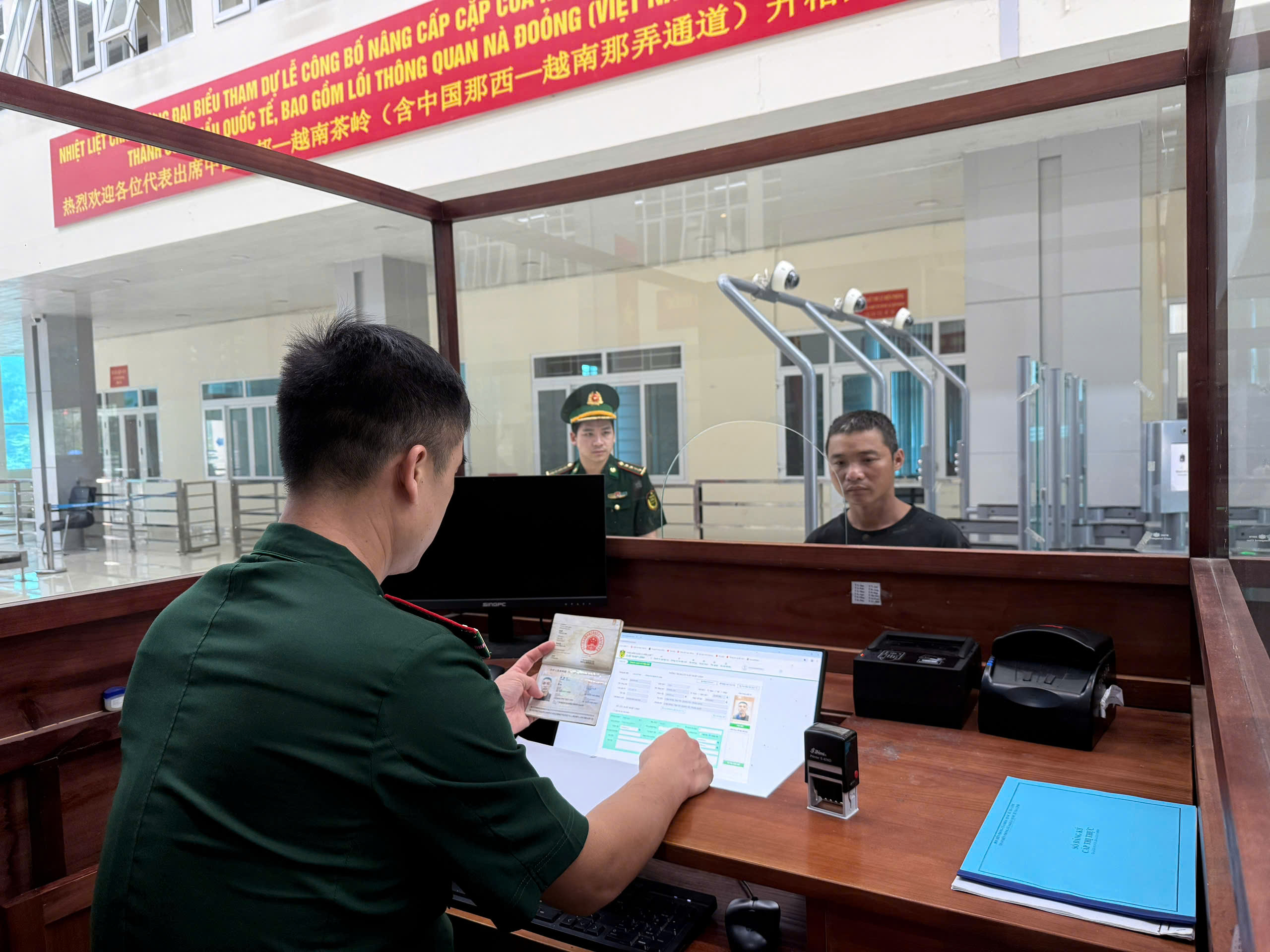 Số hóa cửa khẩu, tăng tốc lưu thông hàng hóa qua biên giới