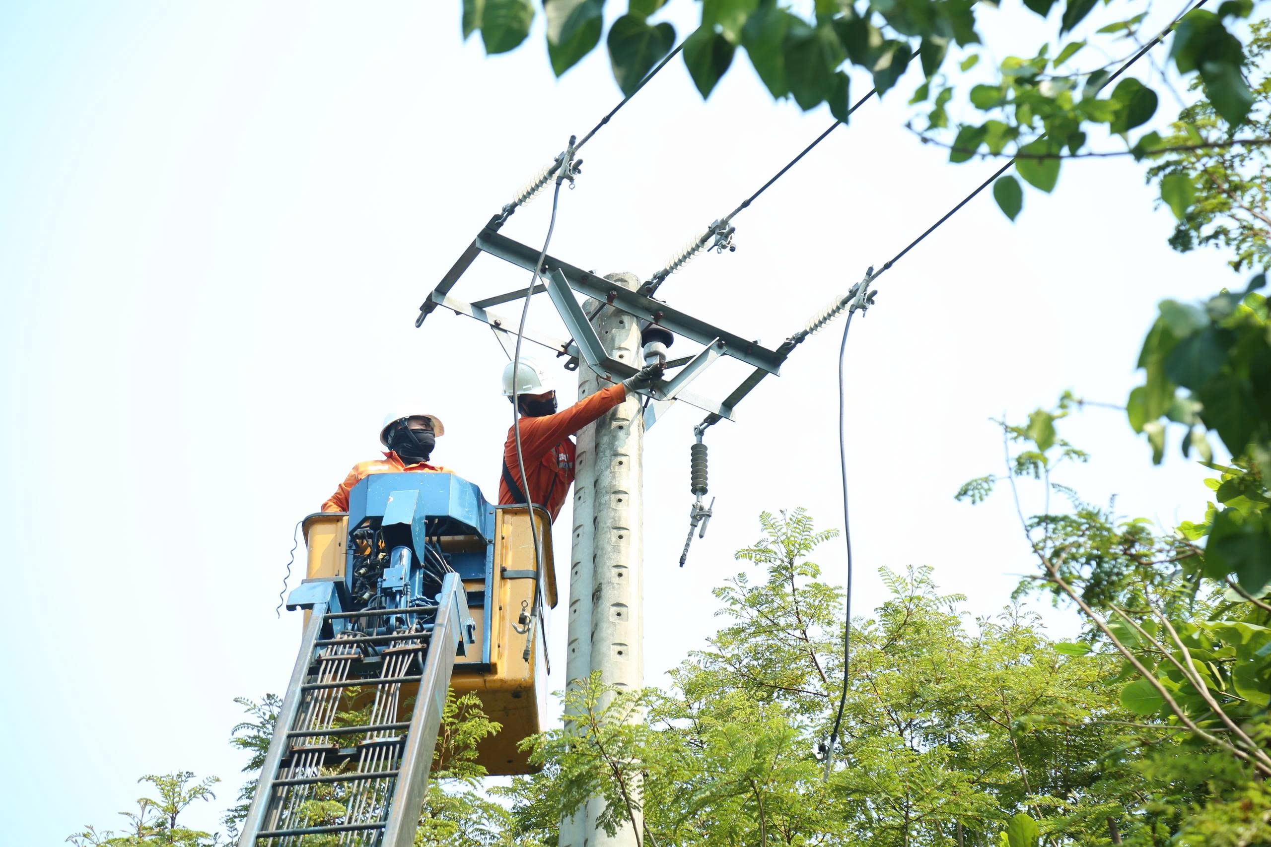Công suất cực đại đạt 4.956 MW, tiêu thụ điện miền Trung lập đỉnh mới 