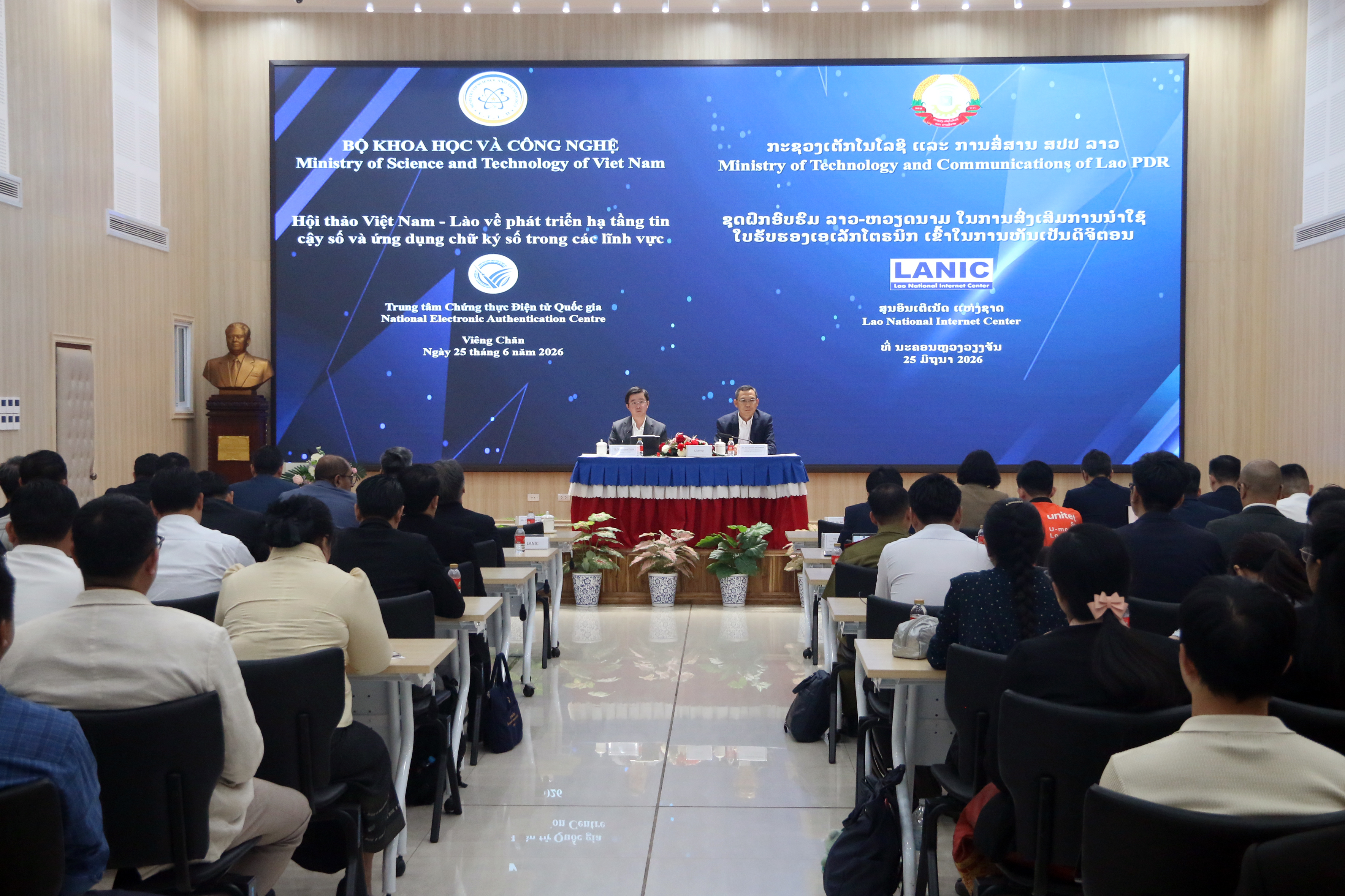 Việt Nam - Lào: Mở rộng hợp tác về phát triển hạ tầng tin cậy số