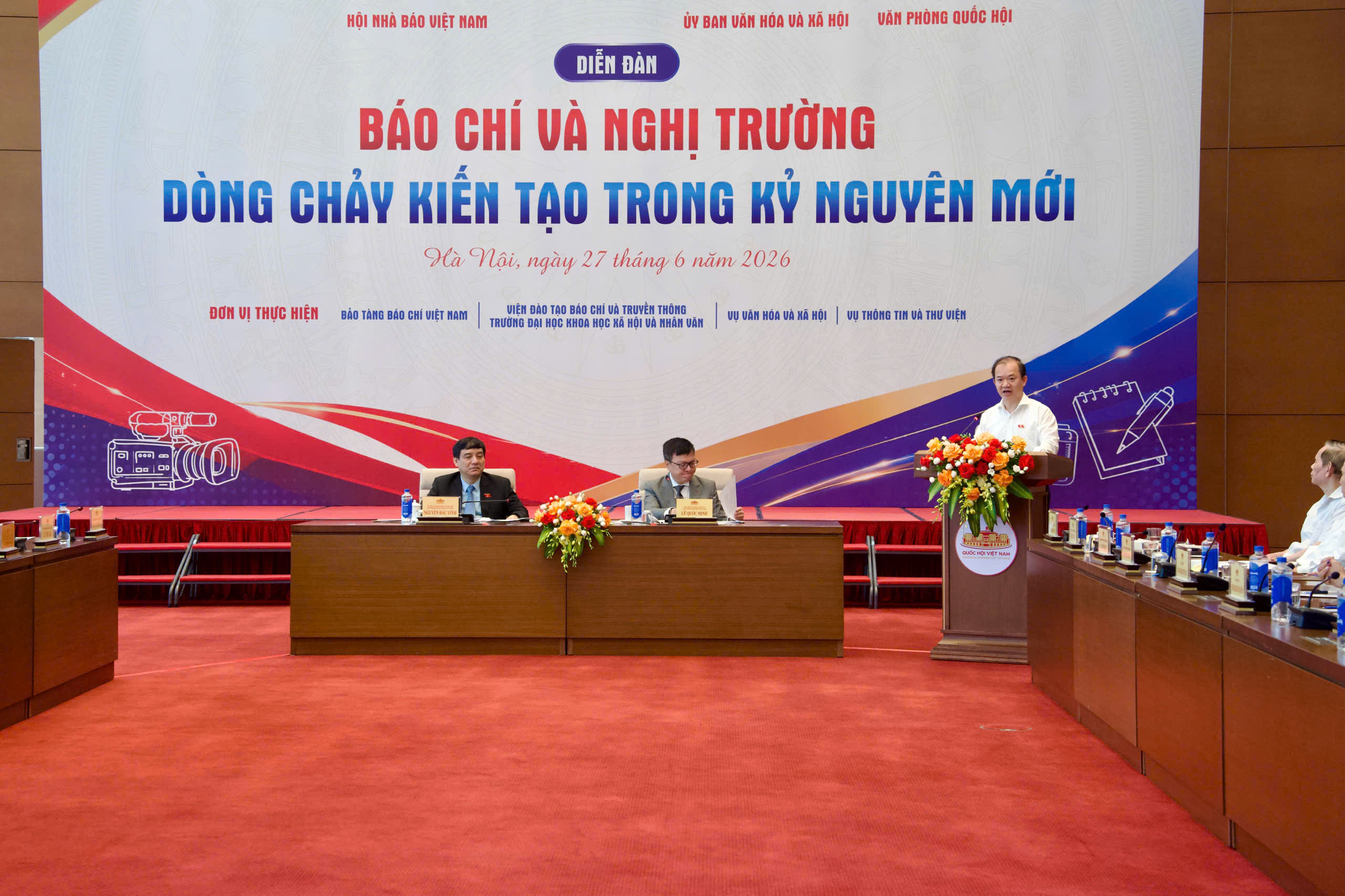 Ngoài đưa tin, nghị trường Quốc hội cần nhà báo biết 'đọc' chính sách