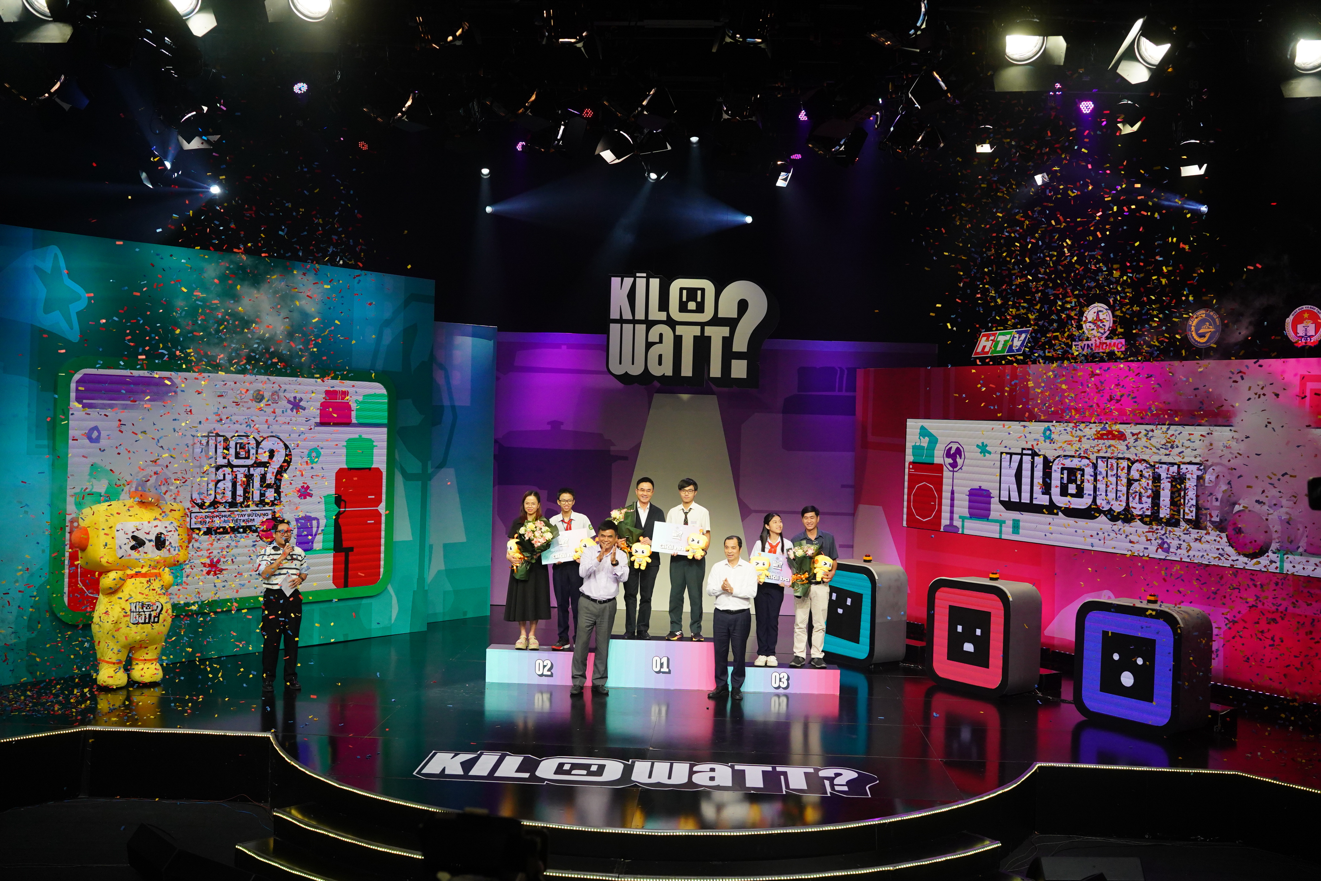 EVNHCMC trao giải Gameshow Kilowatt? năm 2026 cho các đội xuất sắc