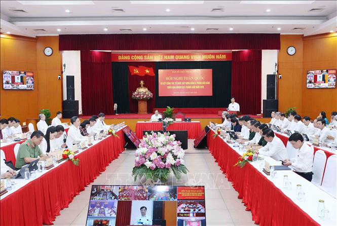 Xây dựng đội ngũ cán bộ các cấp, trọng tâm là cấp chiến lược và cấp cơ sở