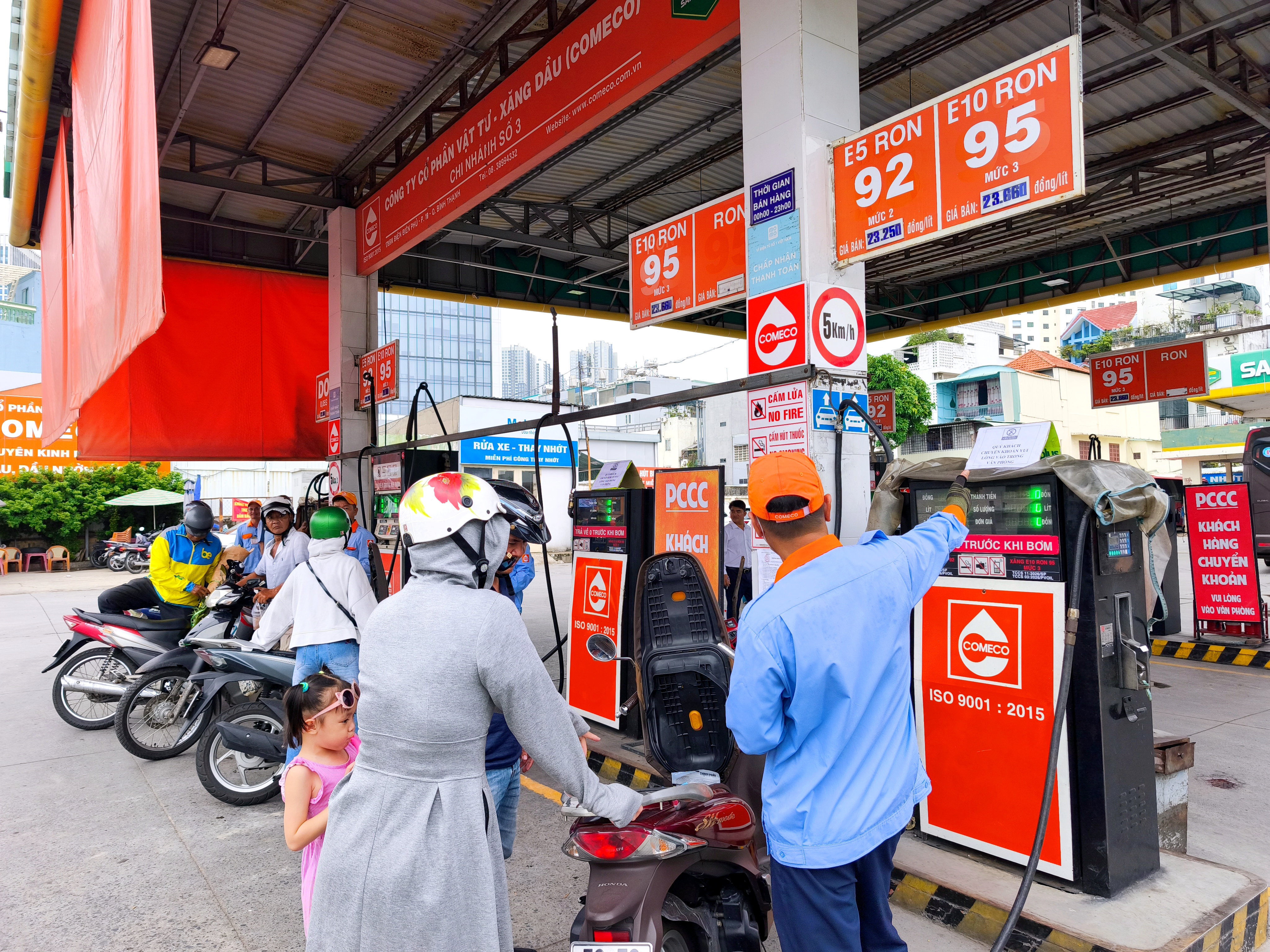 Truyền thông minh bạch là 'chìa khóa' để người dân tin dùng xăng E10