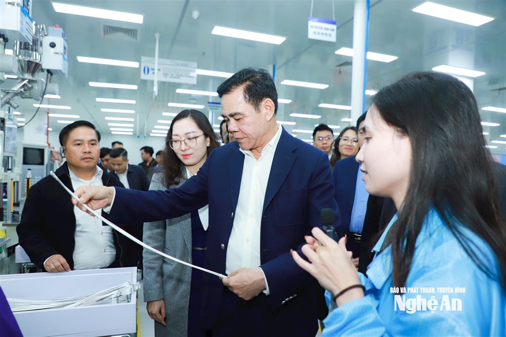Nghệ An: Công nghiệp và thương mại bứt phá