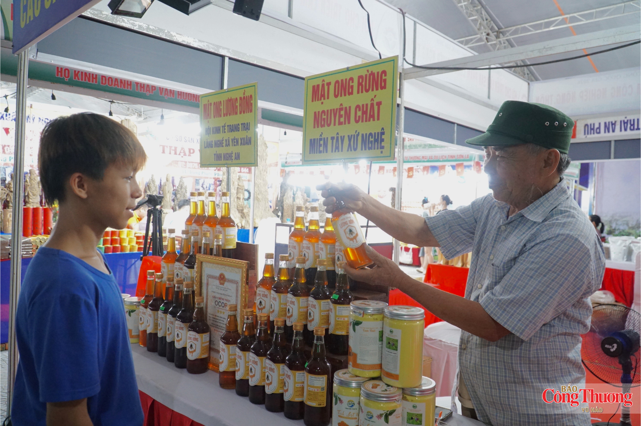 Người cựu binh 75 tuổi và hành trình 'đánh thức' mật ngọt Pù Mát
