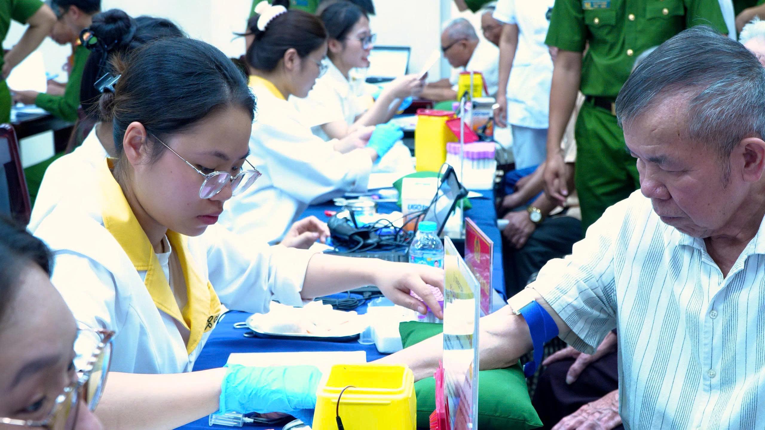 Hà Nội hoàn tất việc lấy mẫu ADN thân nhân và thống kê mộ liệt sĩ