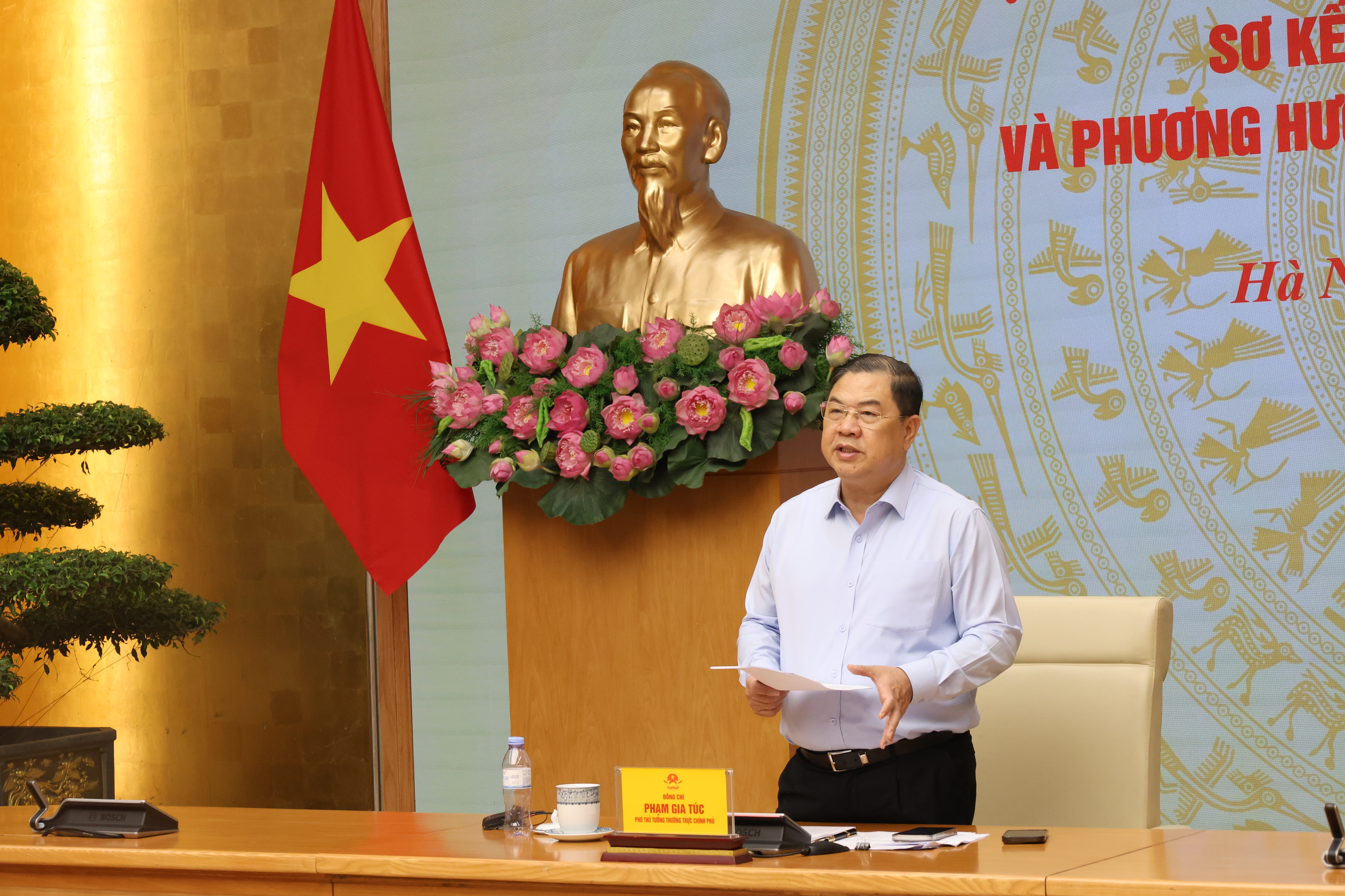 Phó Thủ tướng Thường trực yêu cầu tập trung thực hiện 6 nhiệm vụ chống buôn lậu, hàng giả