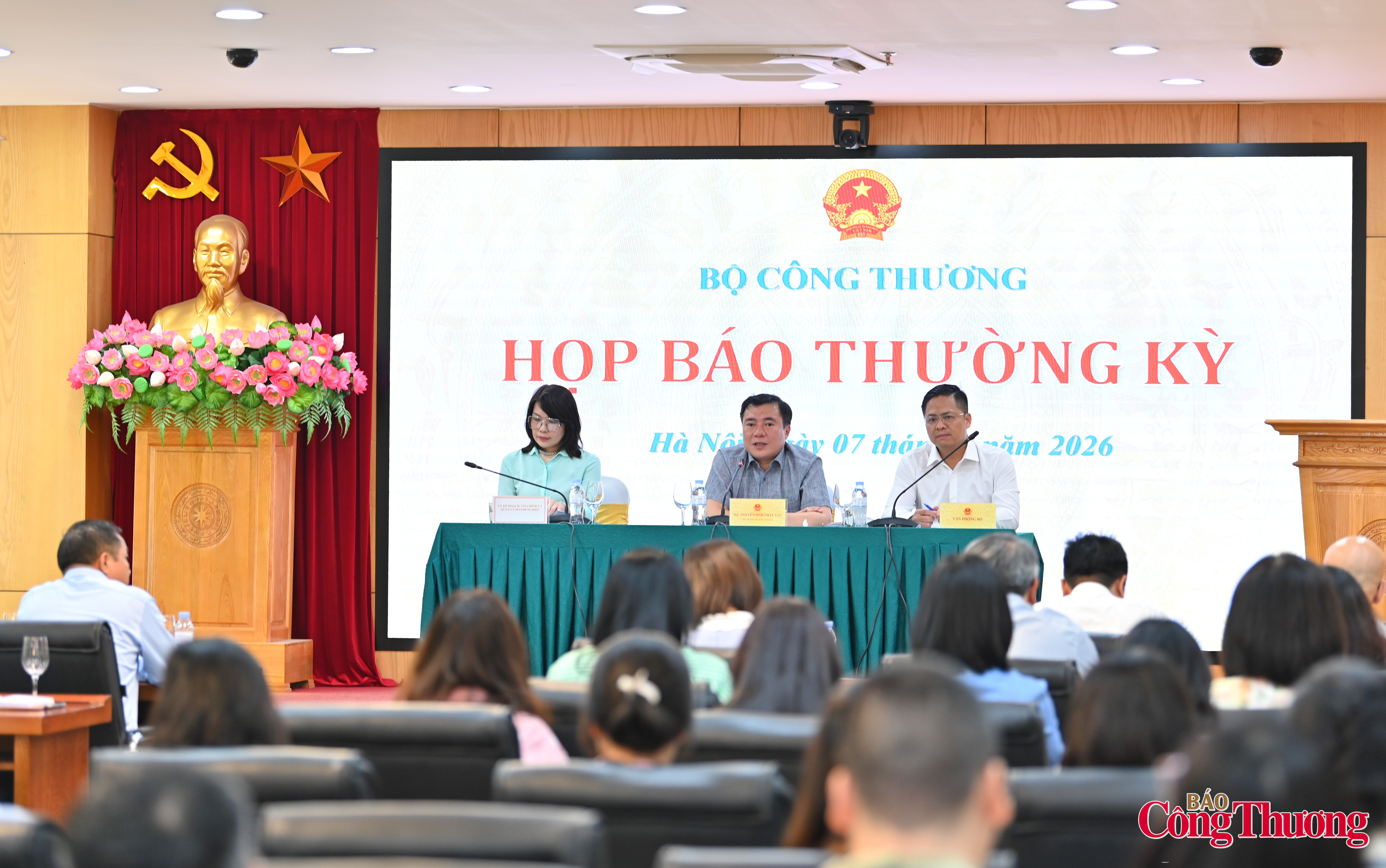 Chùm ảnh: Bộ Công Thương họp báo thường kỳ quý II/2026