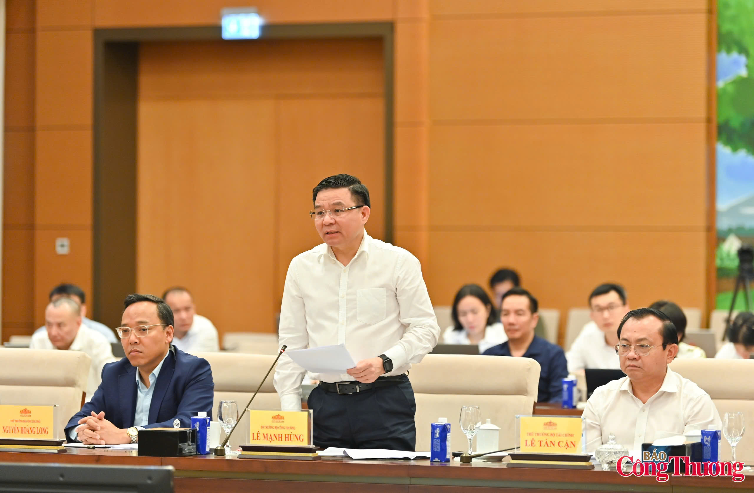 Chùm ảnh: Bộ trưởng Bộ Công Thương Lê Mạnh Hùng trình bày tóm tắt dự án Luật Dầu khí (sửa đổi)