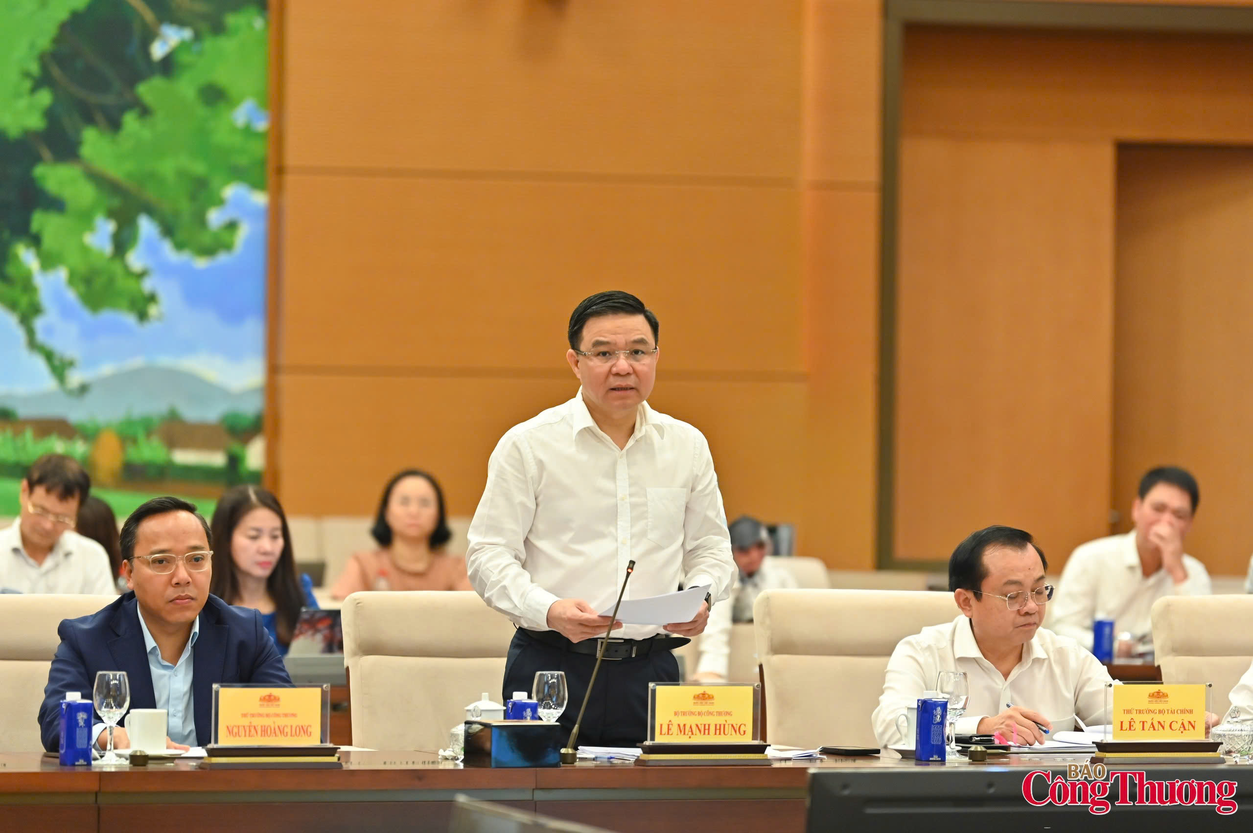 Bộ trưởng Lê Mạnh Hùng: Hoàn thiện pháp lý, tạo đột phá cho ngành dầu khí phát triển