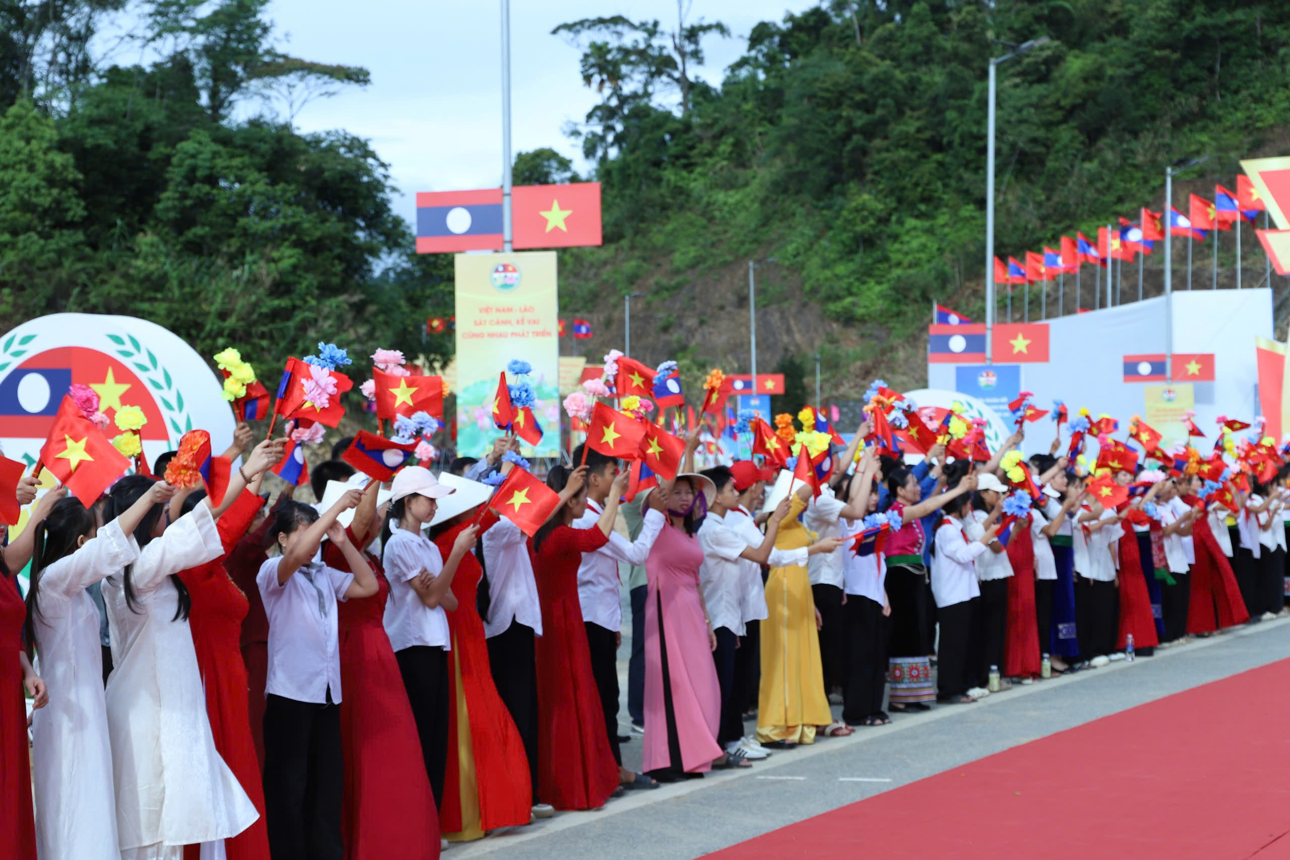 Việt Nam - Lào khởi động Giao lưu hữu nghị quốc phòng biên giới lần 3