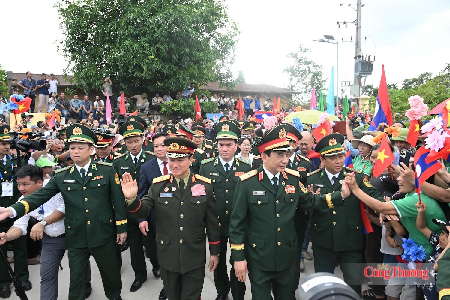 Hai Bộ trưởng Quốc phòng dự sơ kết kết nghĩa biên giới Việt - Lào