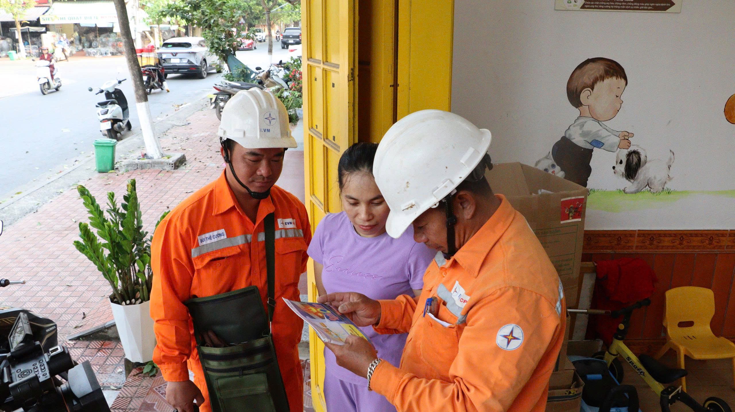 Tiết kiệm điện: Từ giải pháp ứng phó đến văn hóa sử dụng năng lượng