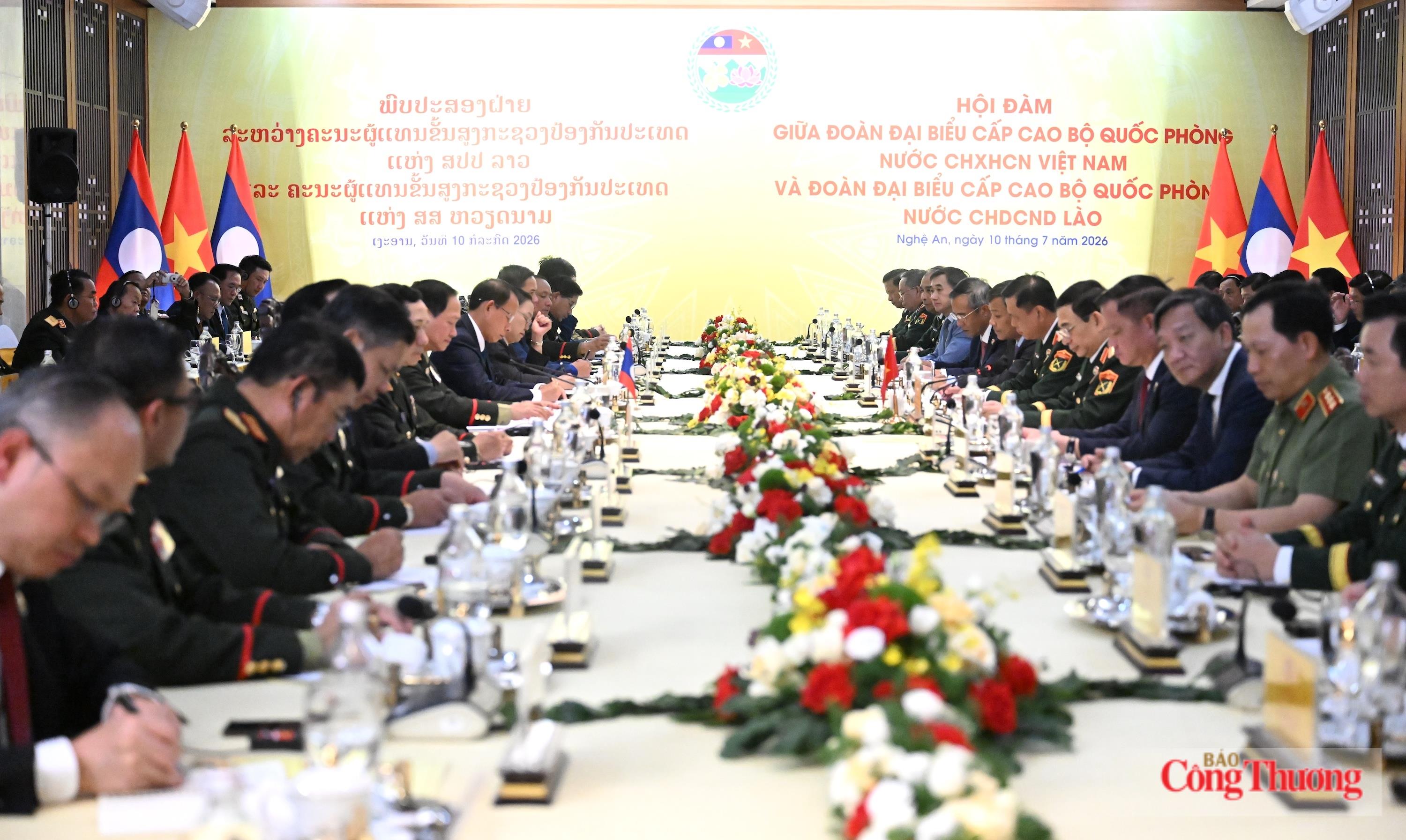 Hội đàm giữa Bộ Quốc phòng Việt Nam và Lào: Xây dựng khu vực biên giới hòa bình, ổn định, phát triển