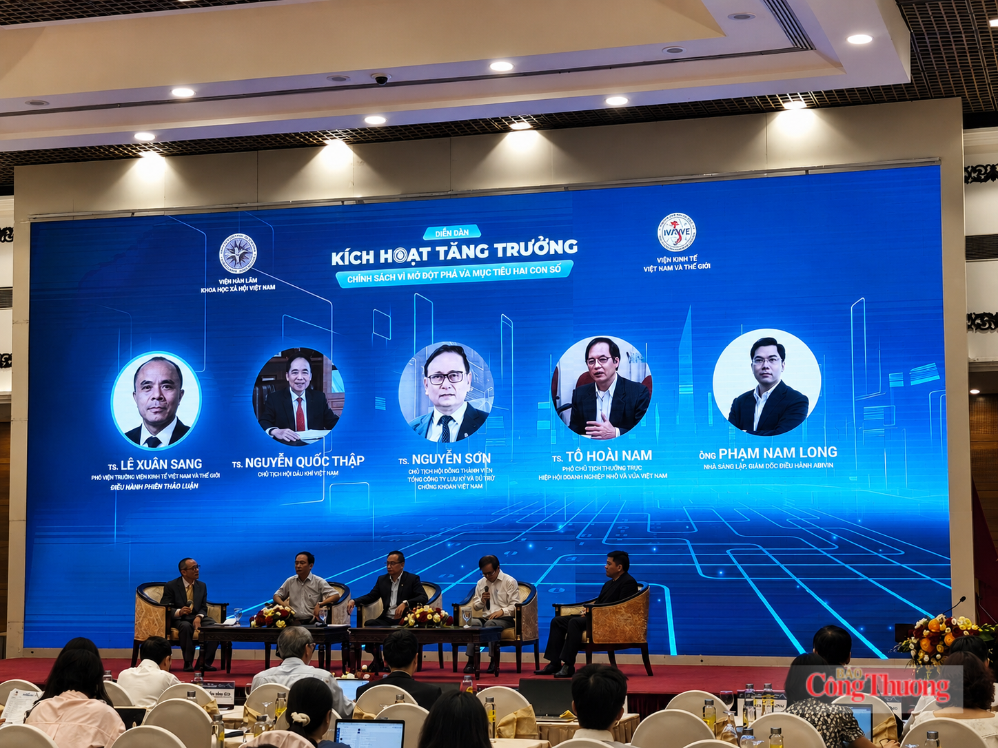 Mục tiêu tăng trưởng 2 con số: Doanh nghiệp đóng vai trò trung tâm