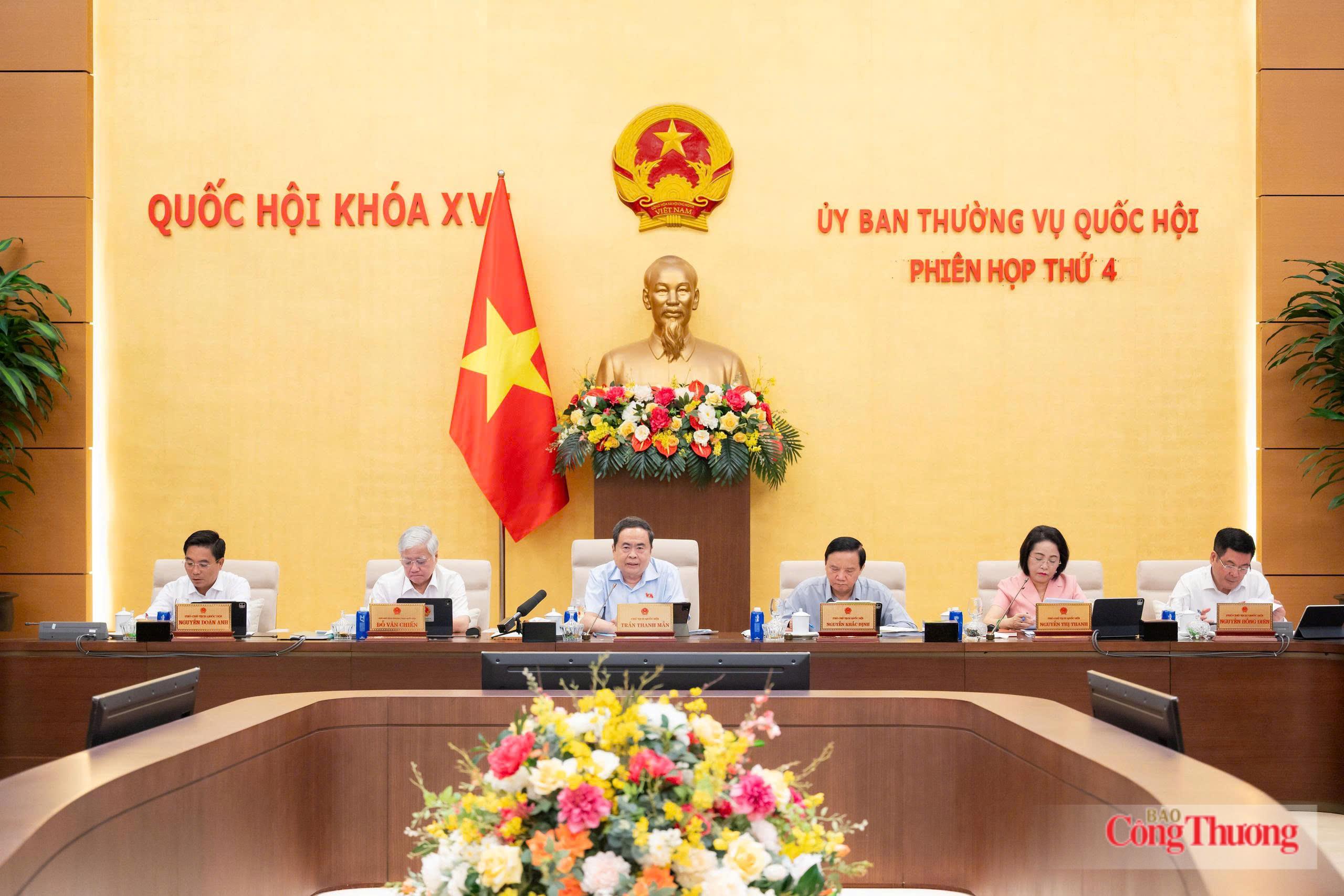 Chủ tịch Quốc hội: Bảo vệ chất xám, trao quyền cho doanh nghiệp xuất bản