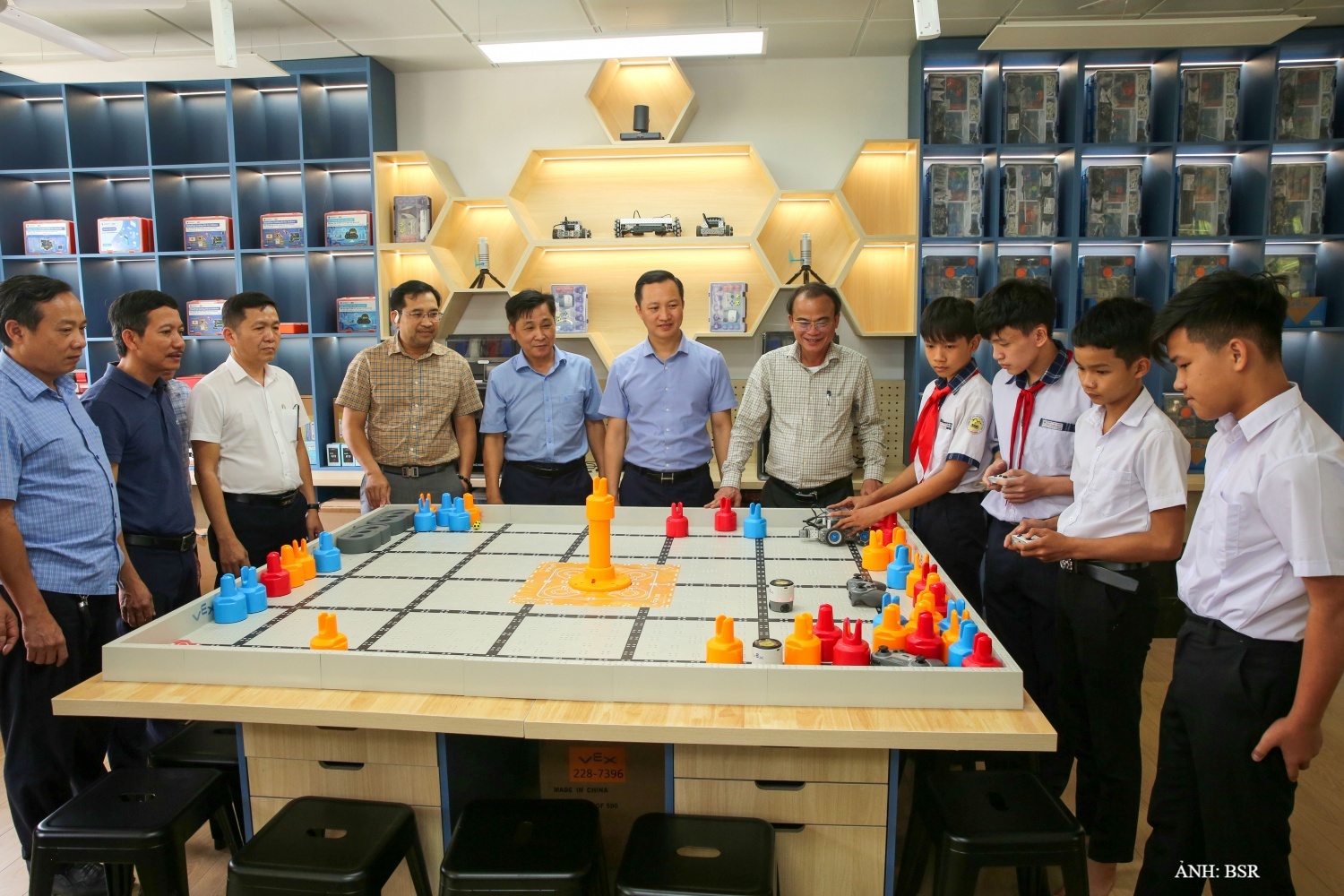 BSR lan tỏa nghĩa tình đến miền Tây Quảng Ngãi, khánh thành 2 phòng STEM tại địa phương