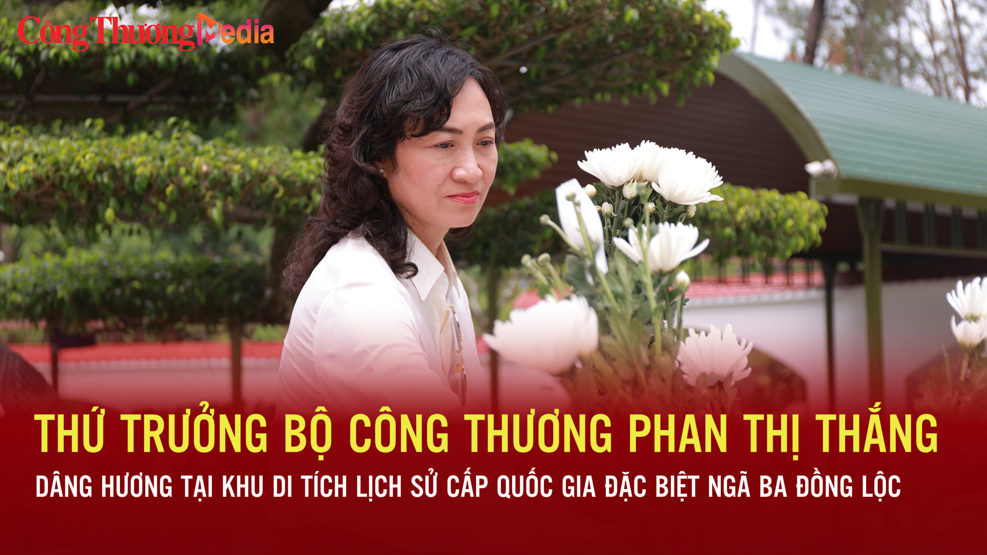 Thứ trưởng Bộ Công Thương Phan Thị Thắng dâng hương tại Khu di tích lịch sử Quốc gia đặc biệt Ngã ba Đồng Lộc