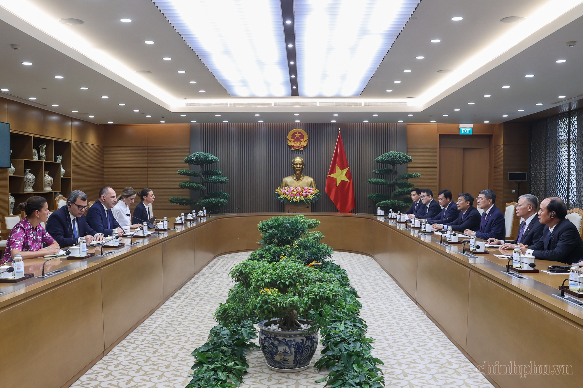 Thủ tướng Lê Minh Hưng tiếp Bộ trưởng Ngoại giao Hy Lạp