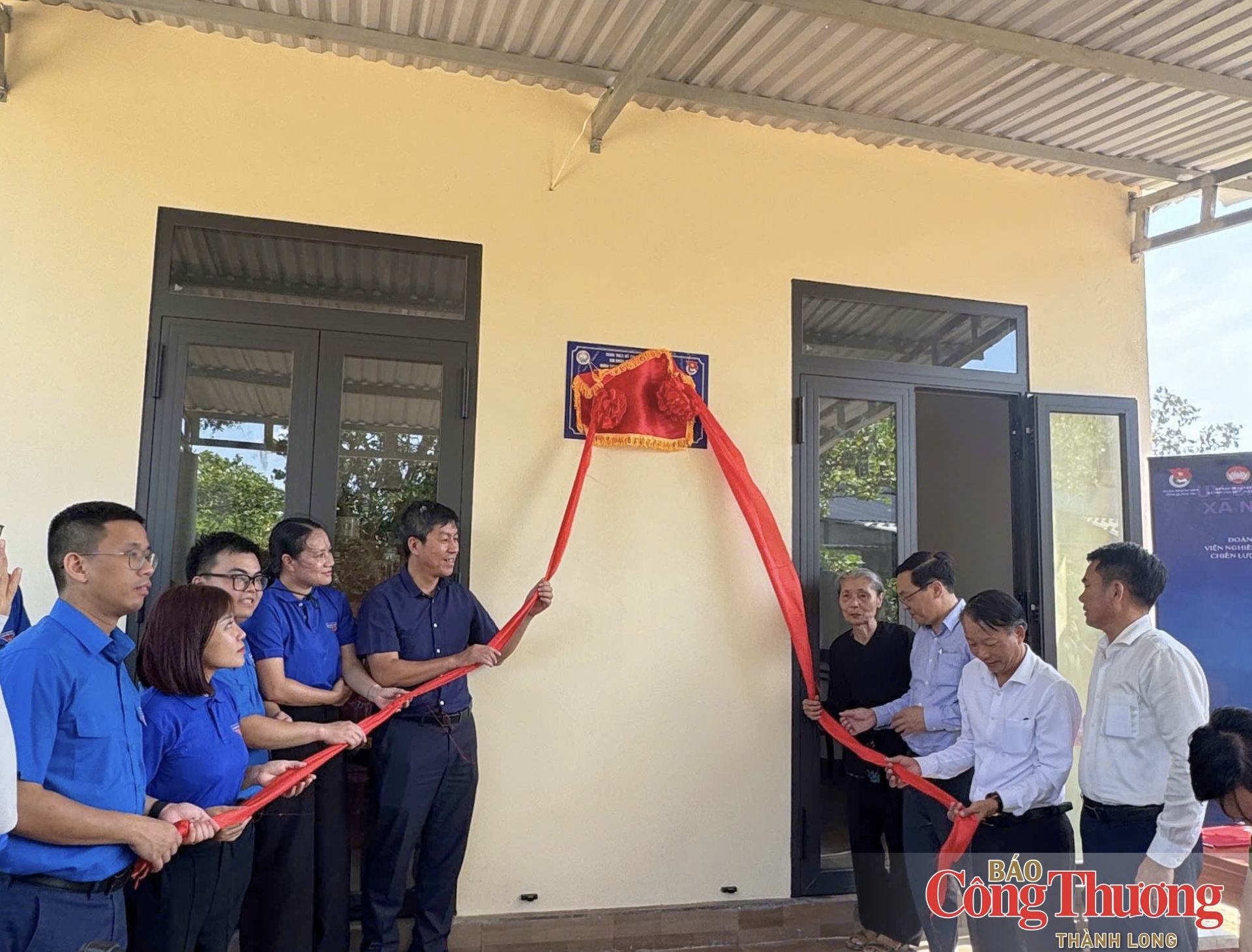 Tuổi trẻ Bộ Công Thương trao gửi nghĩa tình nơi 'miền đất lửa'