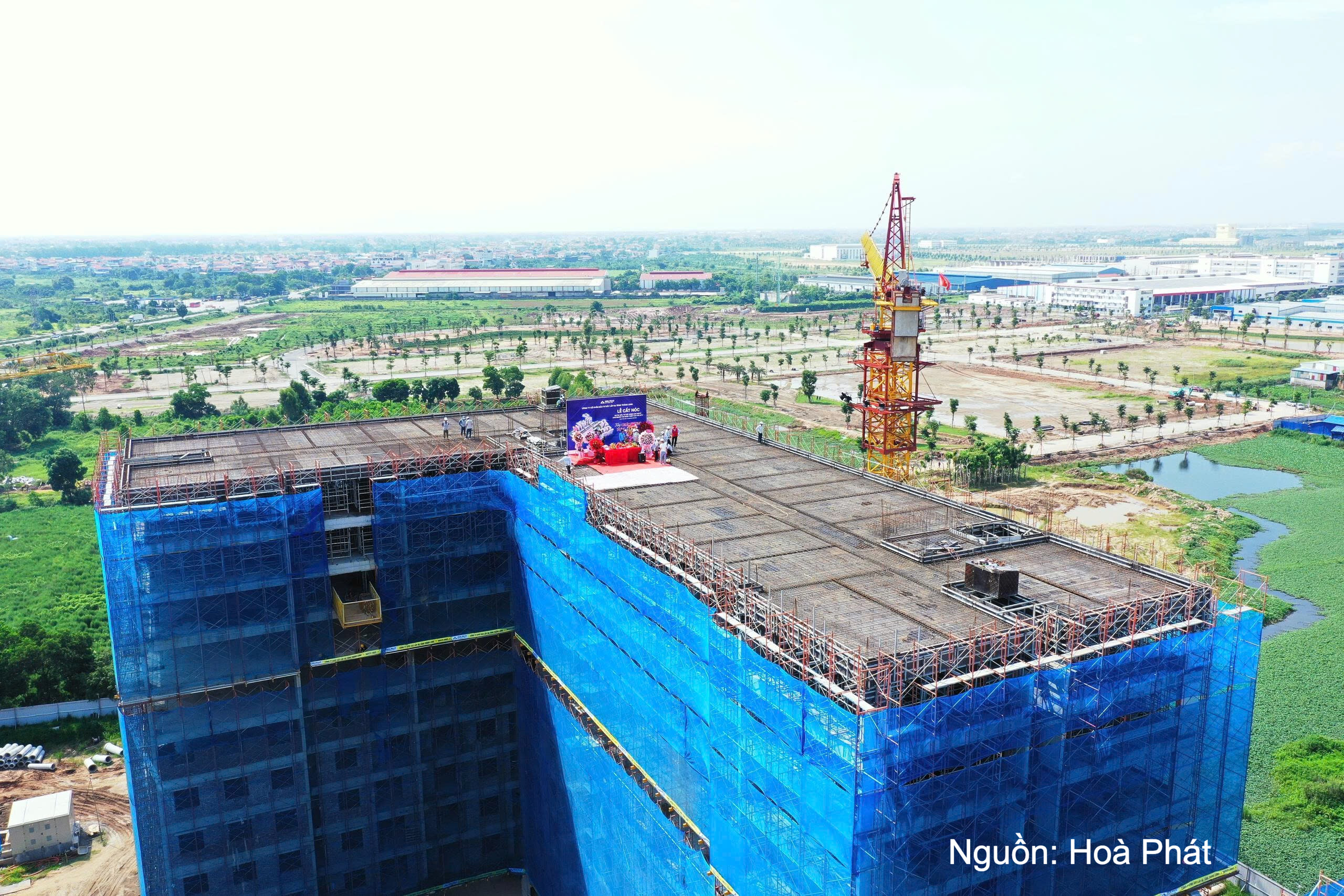 Hòa Phát cất nóc công trình nhà ở xã hội Khu công nghiệp Yên Mỹ II