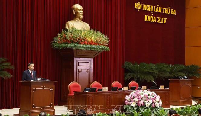 Thông cáo báo chí về ngày làm việc thứ năm và bế mạc Hội nghị lần thứ ba Ban Chấp hành Trung ương Đảng khóa XIV