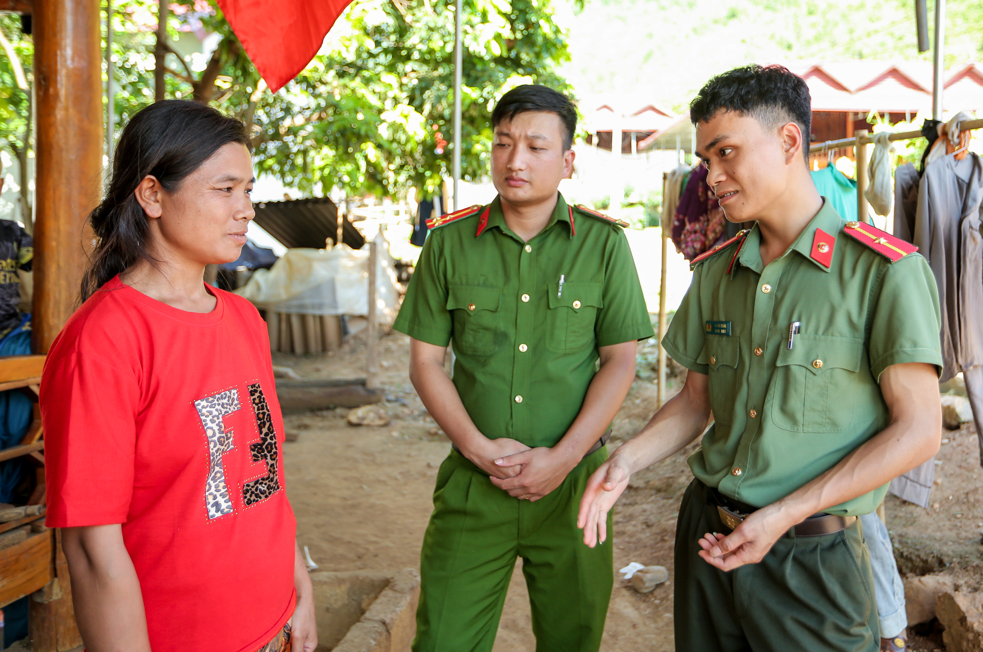 Công an trẻ người dân tộc bám bản giữ bình yên vùng biên