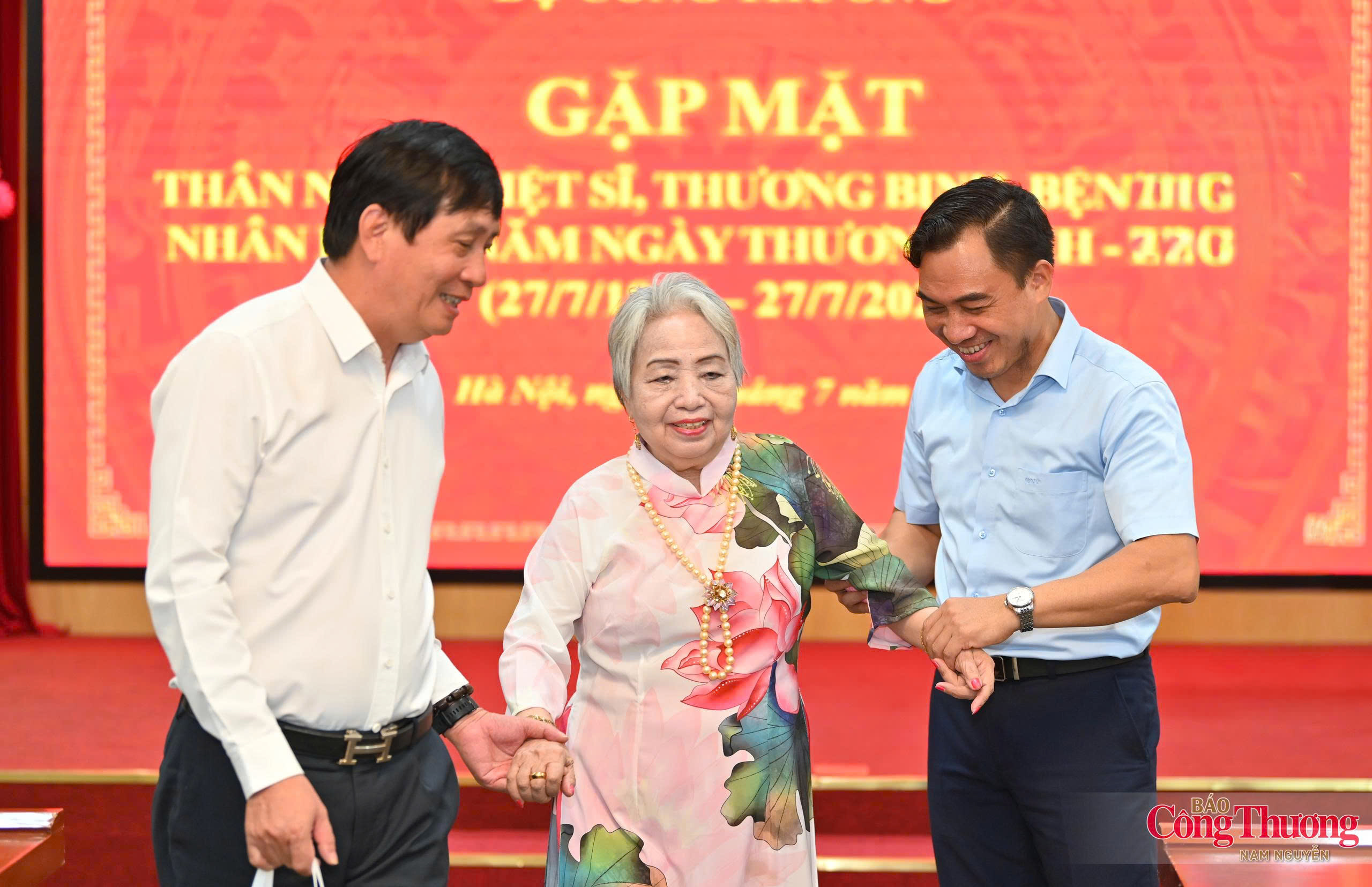 Bộ Công Thương tri ân Mẹ Việt Nam Anh hùng và các gia đình chính sách
