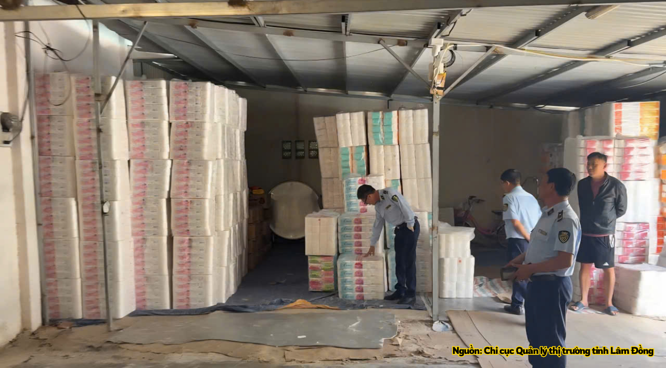 Lâm Đồng: Xử phạt doanh nghiệp kinh doanh khăn giấy giả nhãn hiệu E'mos