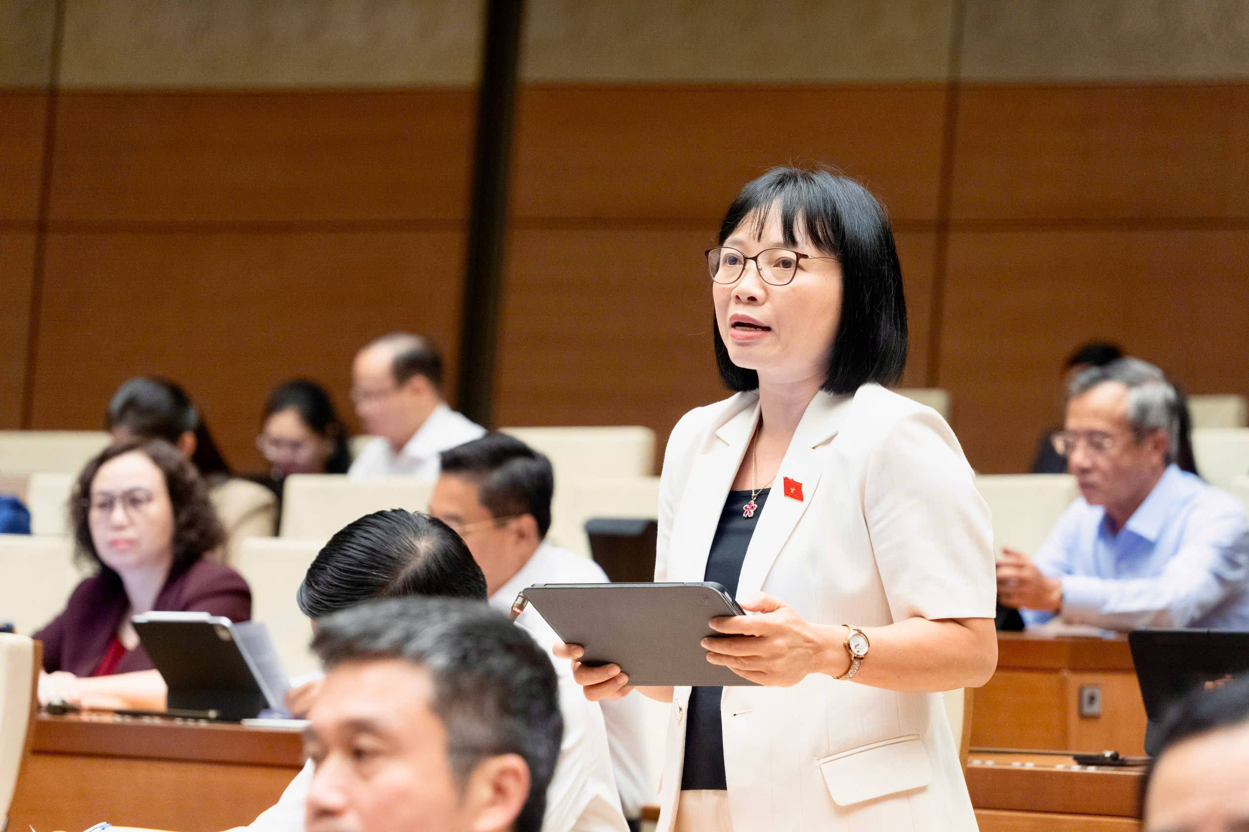 Đại biểu đồng tình xử lý khẩn trương việc lạm dụng khí N2O