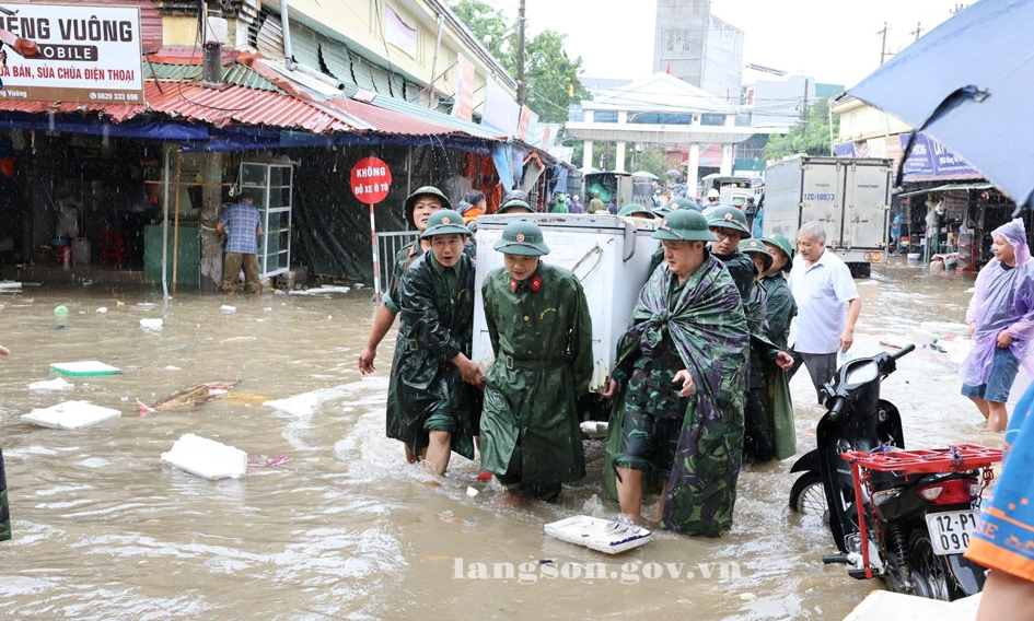 Mưa lũ gây ảnh hưởng lớn tại Lạng Sơn, các lực lượng chức năng tích cực hỗ trợ