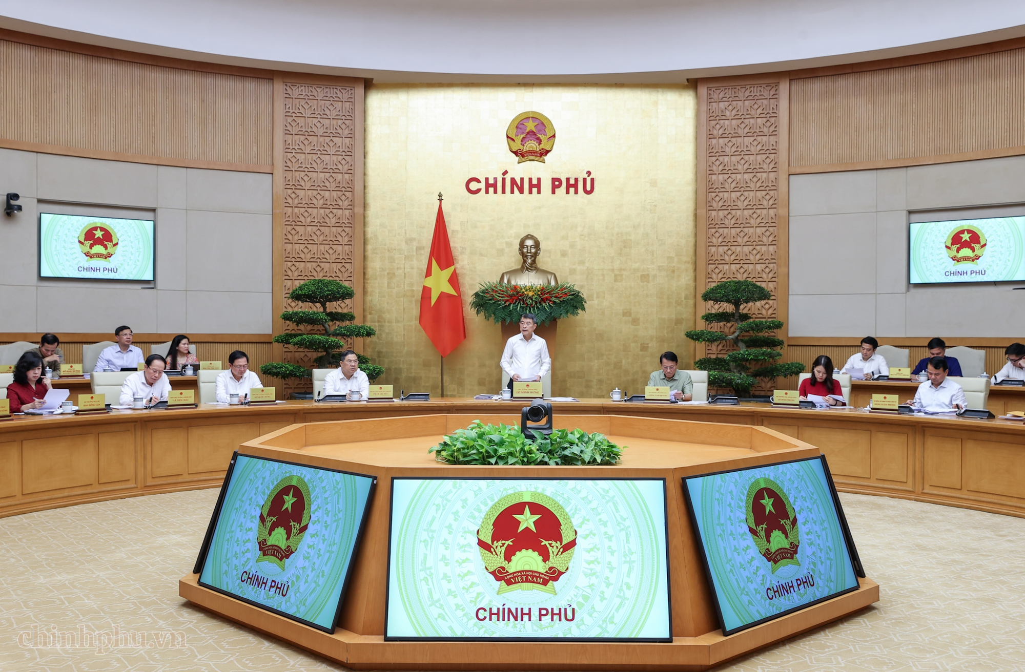 Thủ tướng Lê Minh Hưng: Khẩn trương hoàn thiện 11 dự án luật chuẩn bị trình Quốc hội