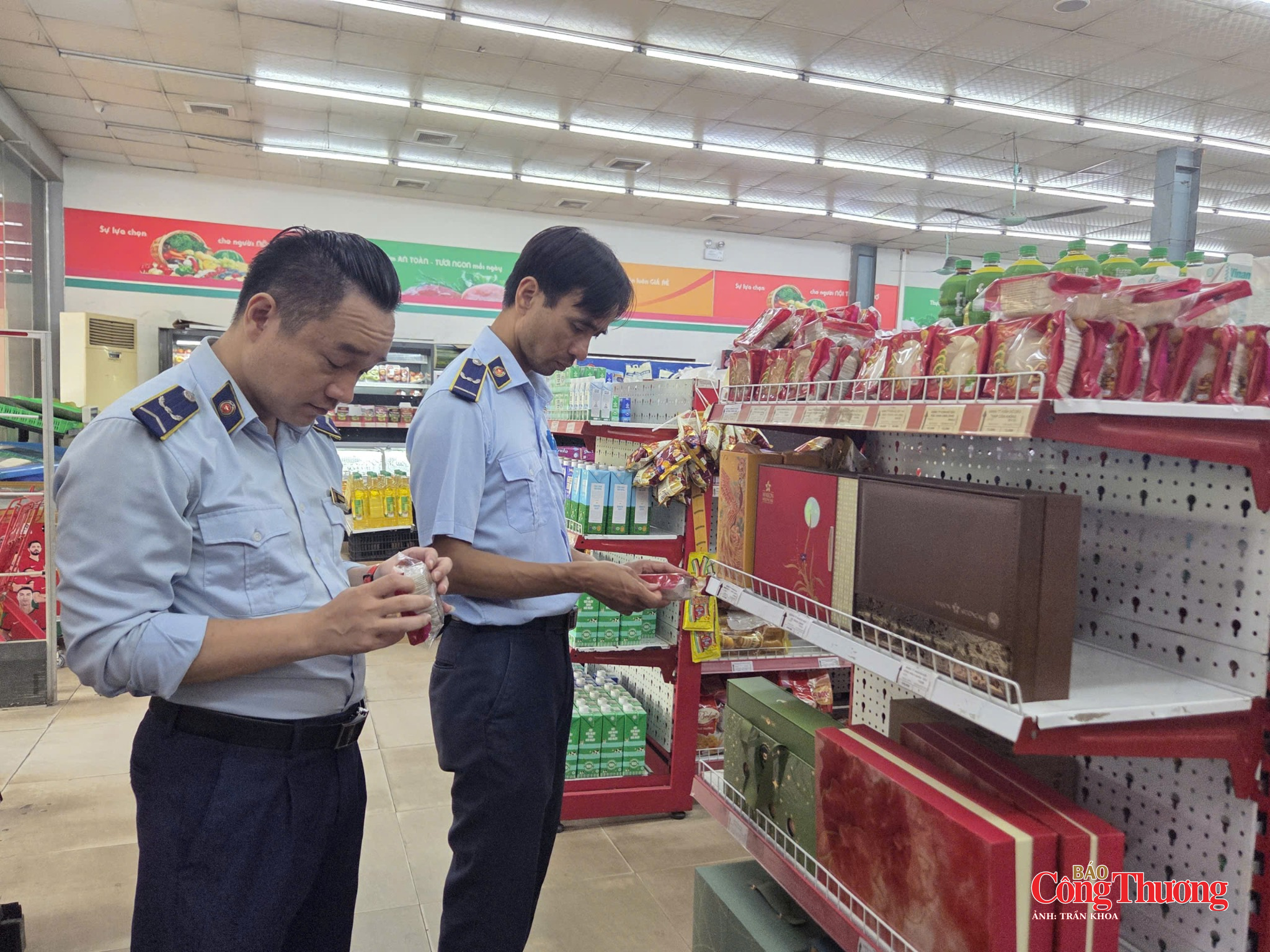 Kiểm soát hàng hóa dịp Trung thu từ phố cổ đến ngoại thành Hà Nội