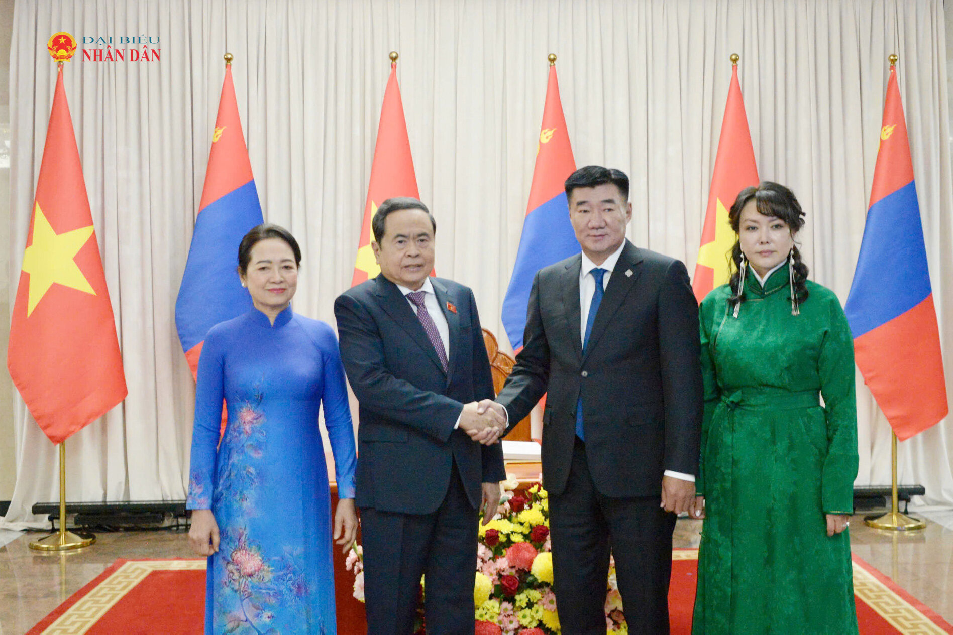 Chủ tịch Quốc hội Mông Cổ và Phu nhân chủ trì lễ đón trọng thể Chủ tịch Quốc hội Trần Thanh Mẫn và Phu nhân