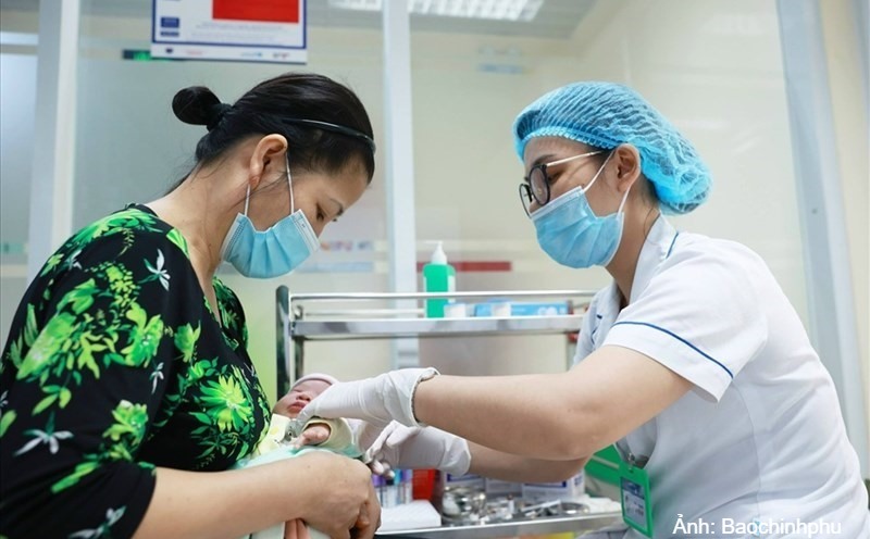 Nhân viên y tế được hưởng phụ cấp ưu đãi nghề tối đa 80%