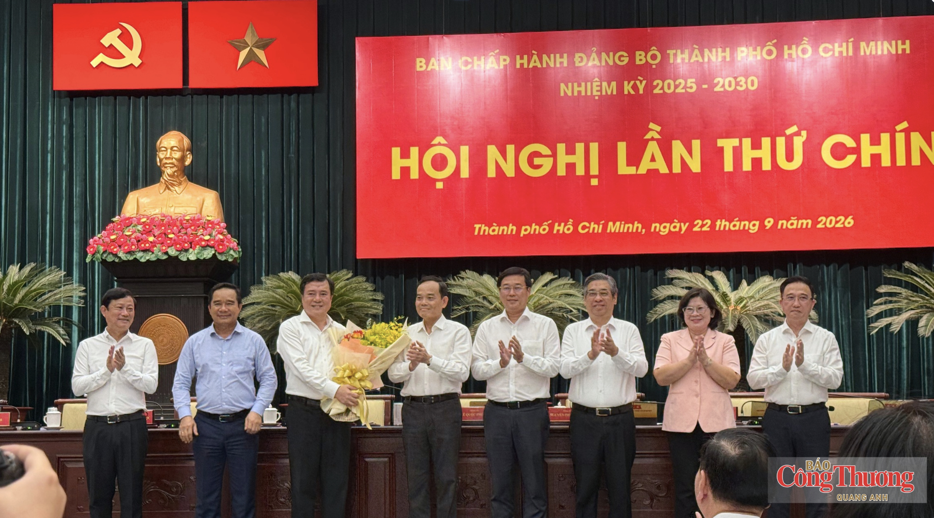 Ban Chấp hành Đảng bộ TP. Hồ Chí Minh chúc mừng tân Phó Bí thư Thành ủy Nguyễn Sinh Nhật Tân