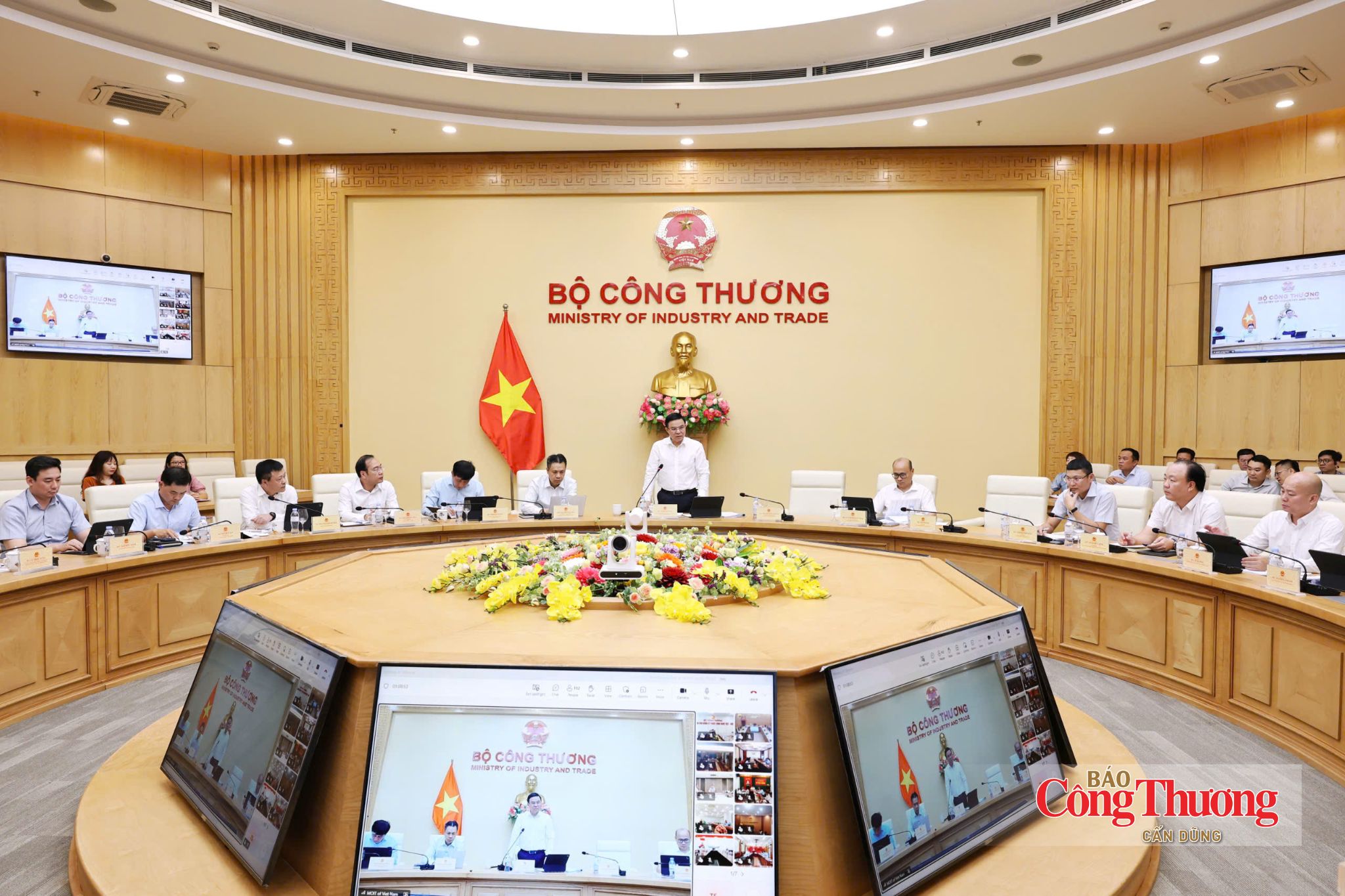 Bộ giải pháp thúc đẩy tăng trưởng ngành Công Thương những tháng cuối năm 2026
