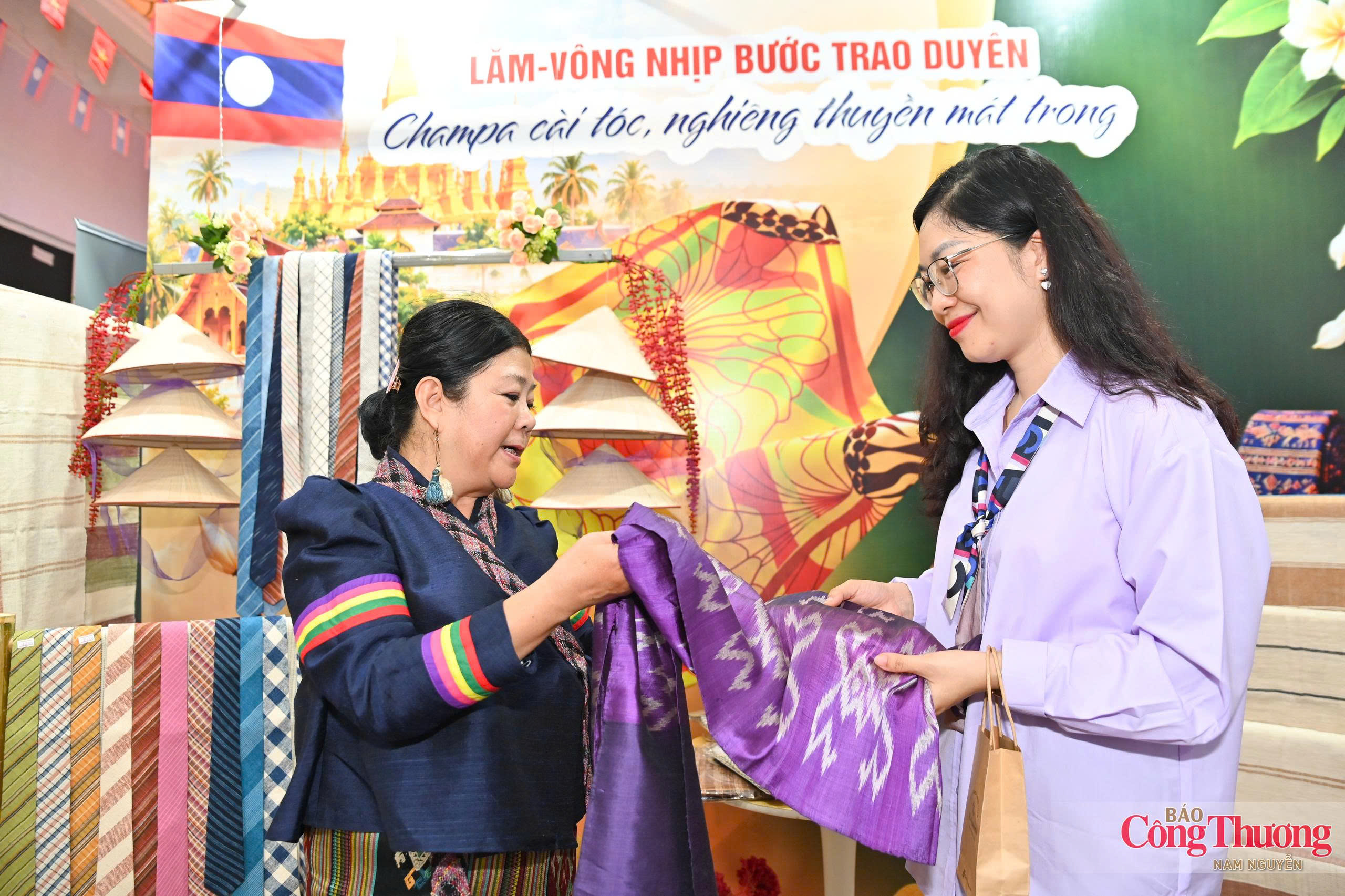 Người Hà Nội thích thú khám phá đặc sản xứ Triệu Voi