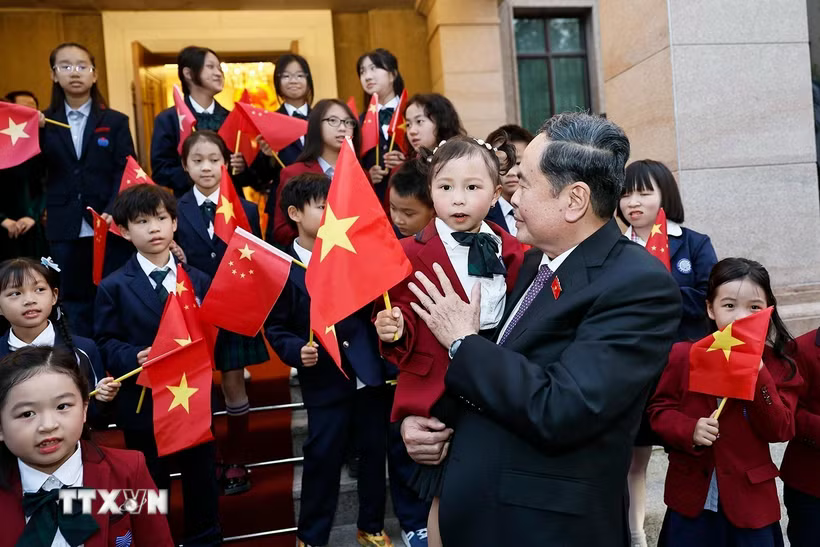 Chủ tịch Quốc hội Trần Thanh Mẫn gặp gỡ cộng đồng kiều bào tại Trung Quốc