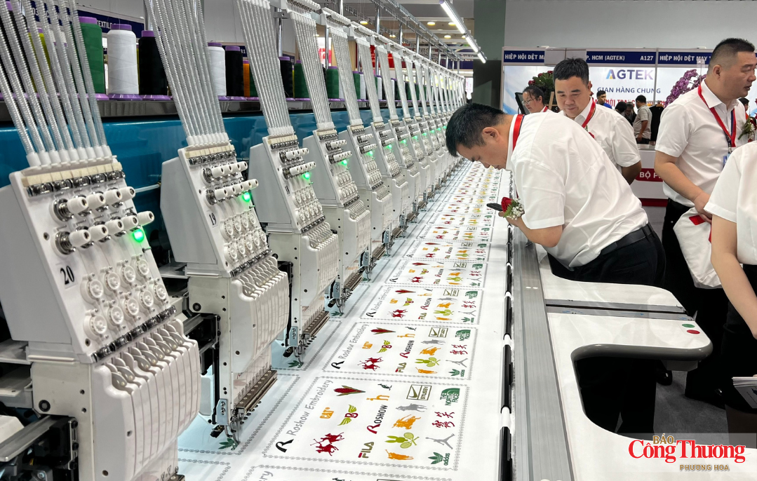 Khai mạc triển lãm máy móc, thiết bị, nguyên phụ liệu ngành dệt may