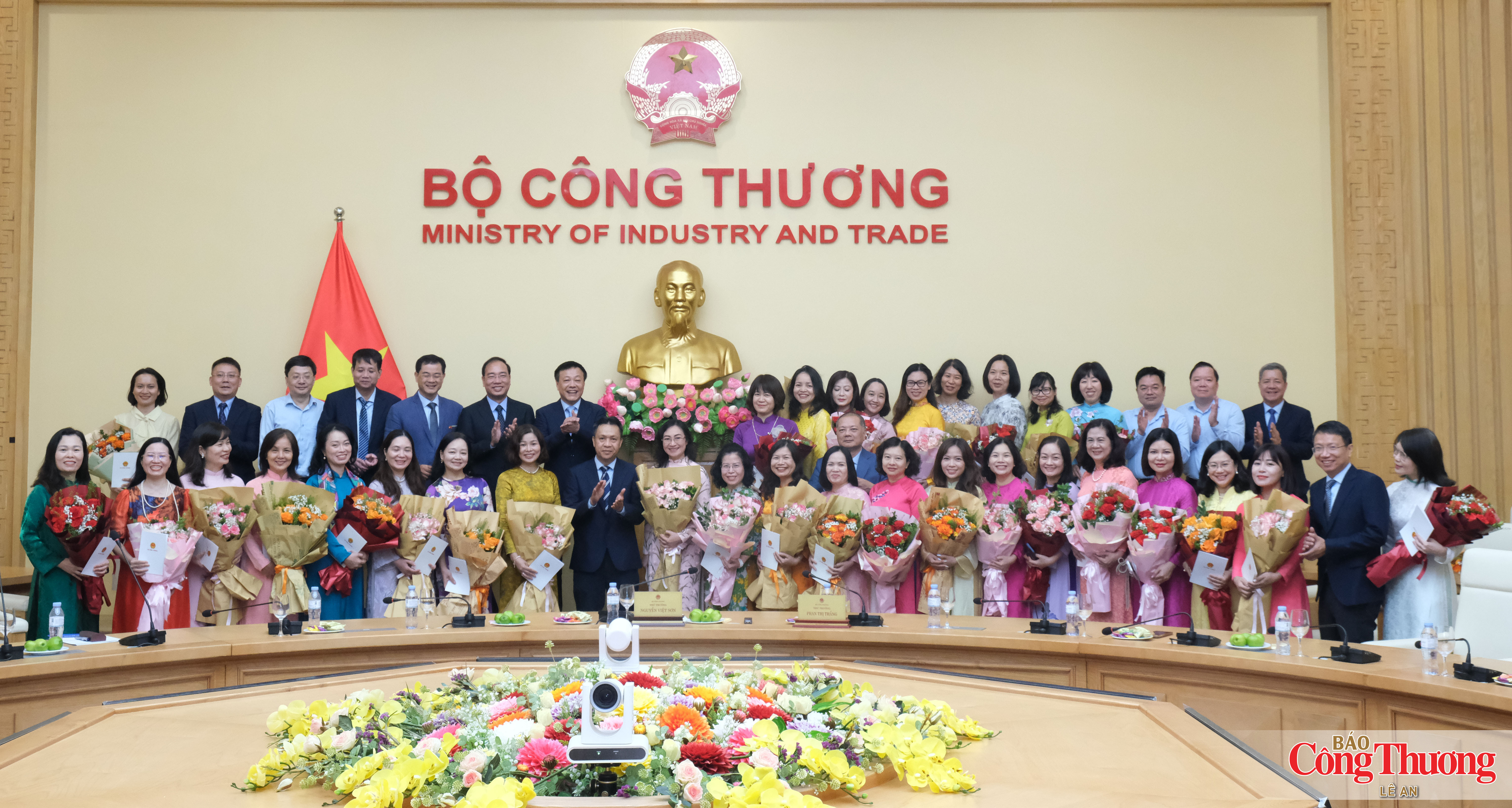 Bộ Công Thương tổ chức gặp mặt nhân Ngày Phụ nữ Việt Nam