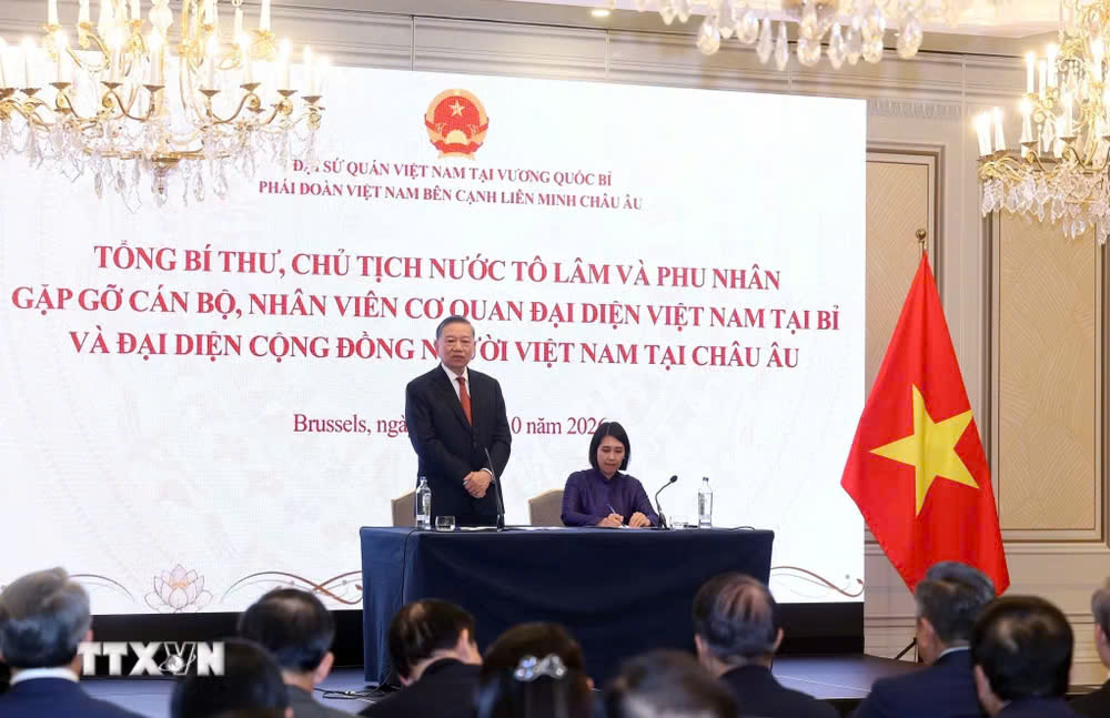 Tổng Bí thư, Chủ tịch nước Tô Lâm gặp gỡ cán bộ, nhân viên Cơ quan đại diện Việt Nam tại Bỉ và đại diện cộng đồng người Việt Nam tại châu Âu