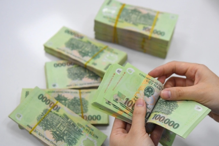 Người dân hưởng lợi kép từ quà Quốc khánh và ưu đãi ngân hàng