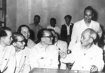 Tư tưởng Hồ Chí Minh về trọng dụng trí thức và những gợi mở cho hôm nay