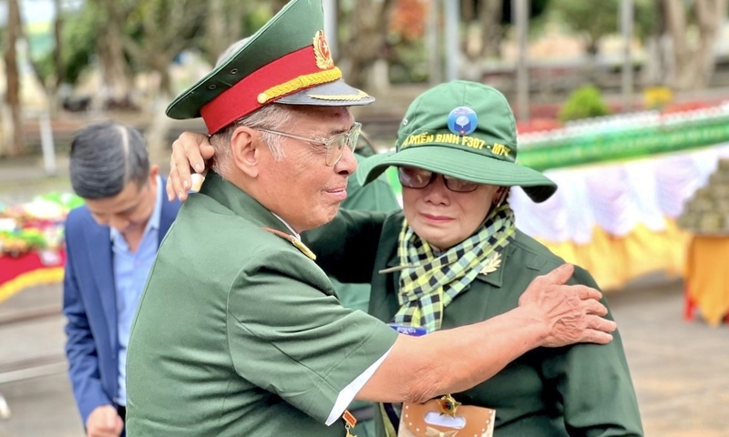 Người giữ ký ức của những anh hùng hóa thành bất tử