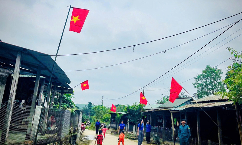 Đà Nẵng: Bản làng rực rỡ cờ hoa mừng Quốc khánh 2/9