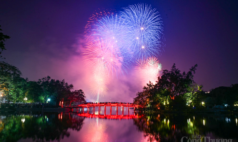 Mãn nhãn màn pháo hoa tuyệt đẹp chào mừng 80 năm Quốc Khánh 2/9