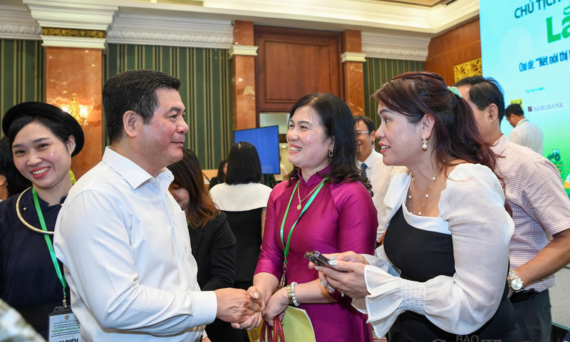 Diễn đàn Nông dân Quốc gia: Bộ Công Thương gỡ khó về thương mại điện tử