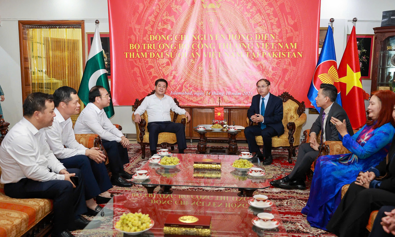Bộ trưởng Nguyễn Hồng Diên làm việc với Đại sứ quán Việt Nam tại Pakistan